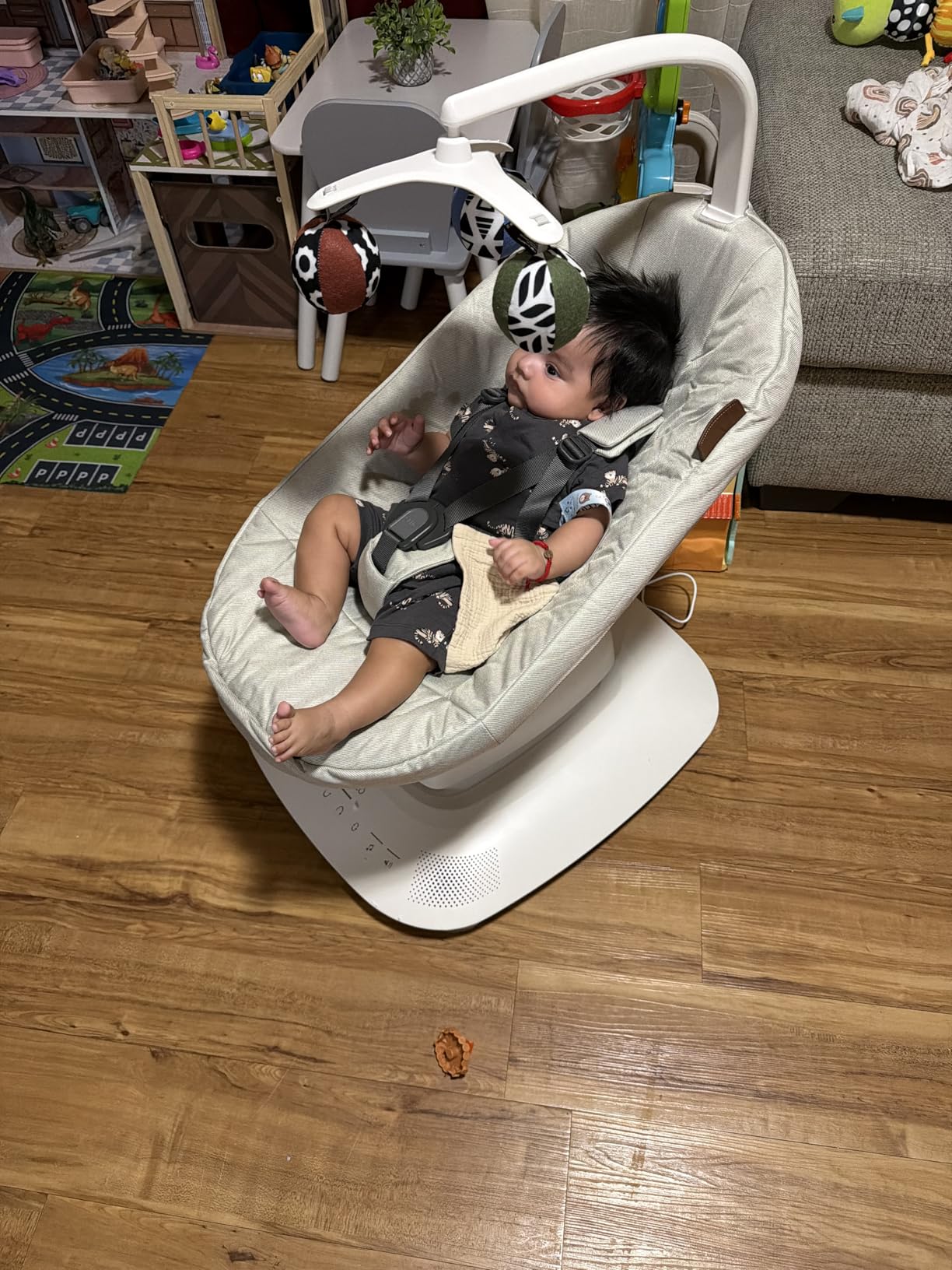 UPPAbaby Mamaroo Smart Swing - Customizable Soothing Modes with MotionSync Technology - Infant Recline + Bluetooth Enabled - Included Newborn Insert - Charlie (Sand Mélange) customer photo 1