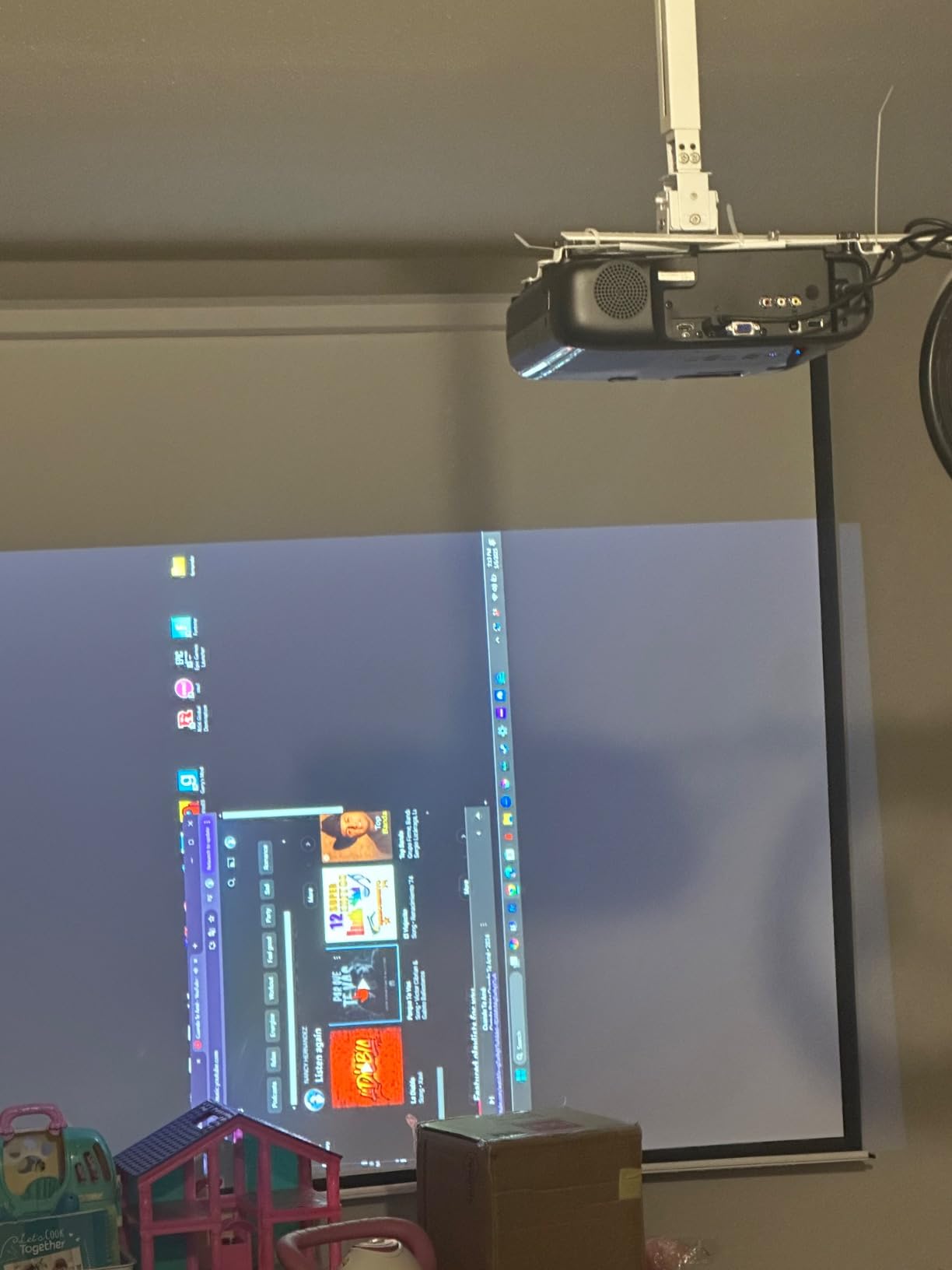 Epson Pro EX9270 Wireless 1080p 3LCD Projector 4,100 Lumens Color and White Brightness, Apple AirPlay, Miracast, Stream from Phone or Laptop, 2 HDMI Ports, 1.6x Optical Zoom, Built-In Speaker customer photo 2