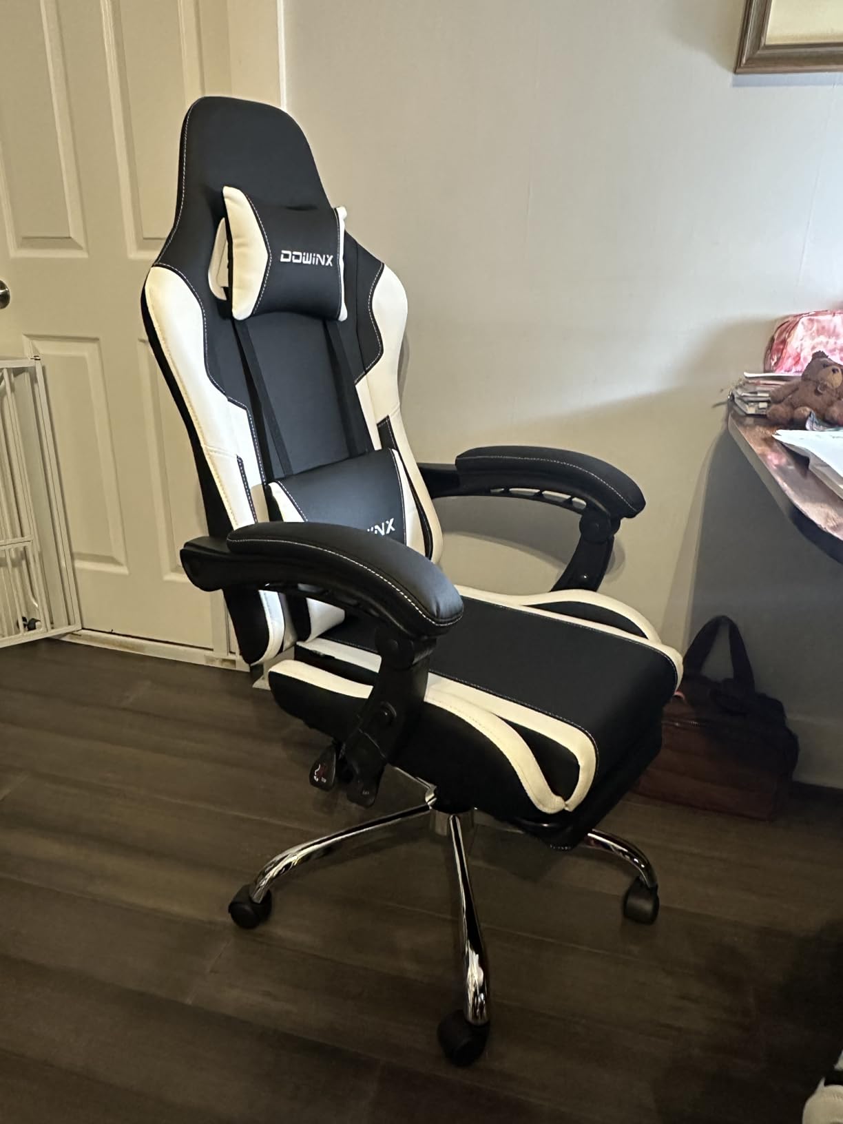 Dowinx Ergonomic Gaming Chair with Footrest, Heavy Duty 330lbs Office Chair, Massage Lumbar Support, Adjustable Height & Headrest Pillow, Comfortable for Back Pain Relief Streaming Long Gaming White customer photo 1