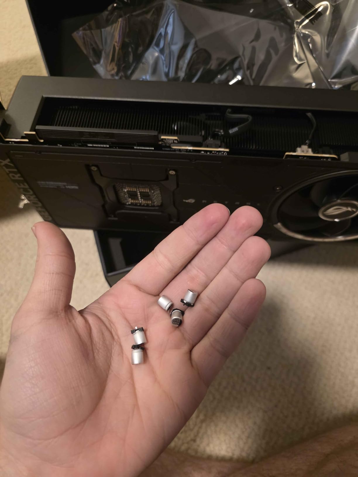 ROG Astral GeForce RTX 5090 BTF OC Edition, 32GB GDDR7, 3.8-Slot, 1000W Support customer photo 1