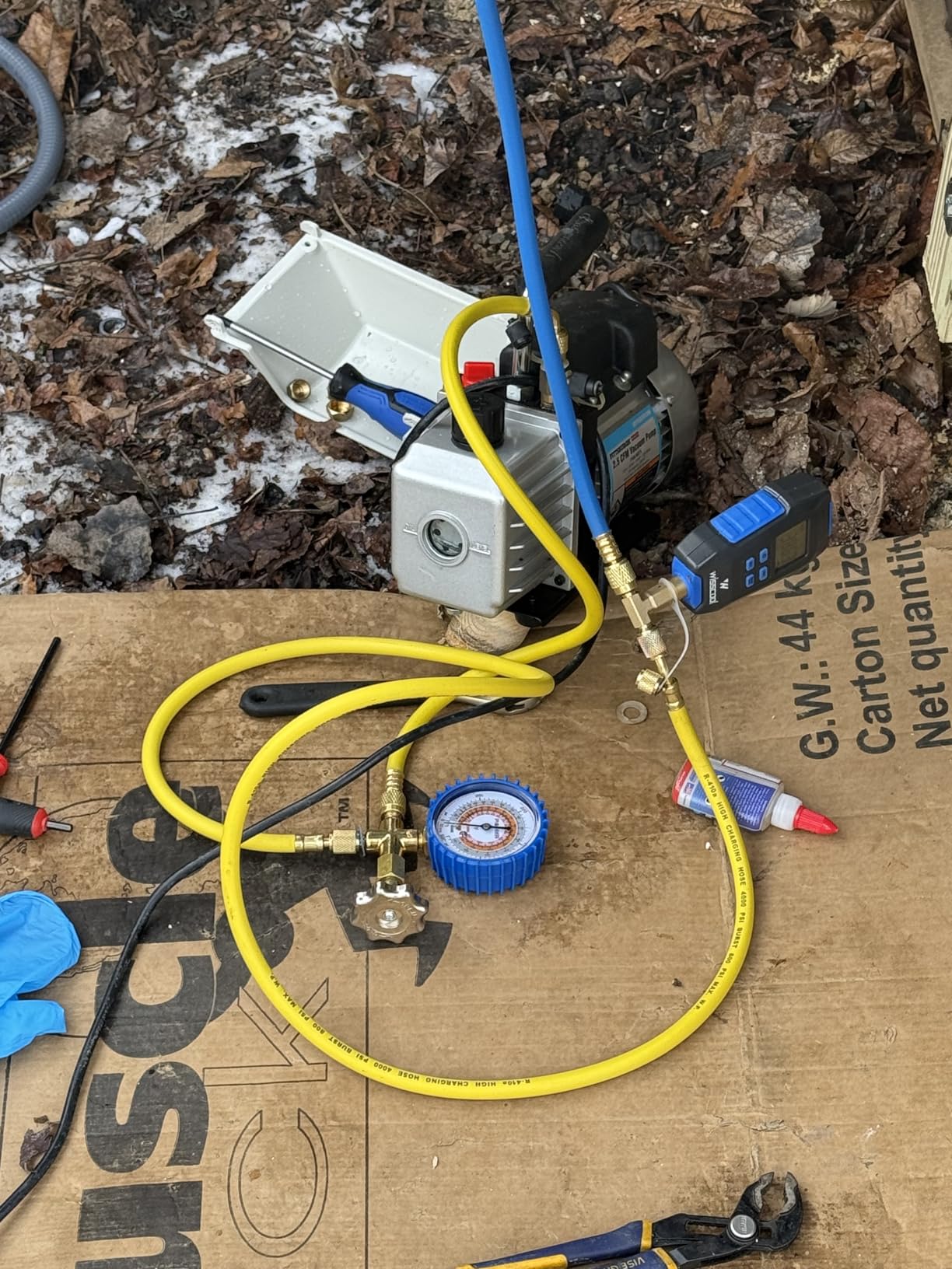 Digital Micron Vacuum Gauge, Digital Pressure Tester Meter HVAC, LCD Display, Alarm Notice, Temp Compensation, 7/16 inch-20 UNF, 1/4 inch SAE Extension Connector Fitting-Blue(4 Units) customer photo 1