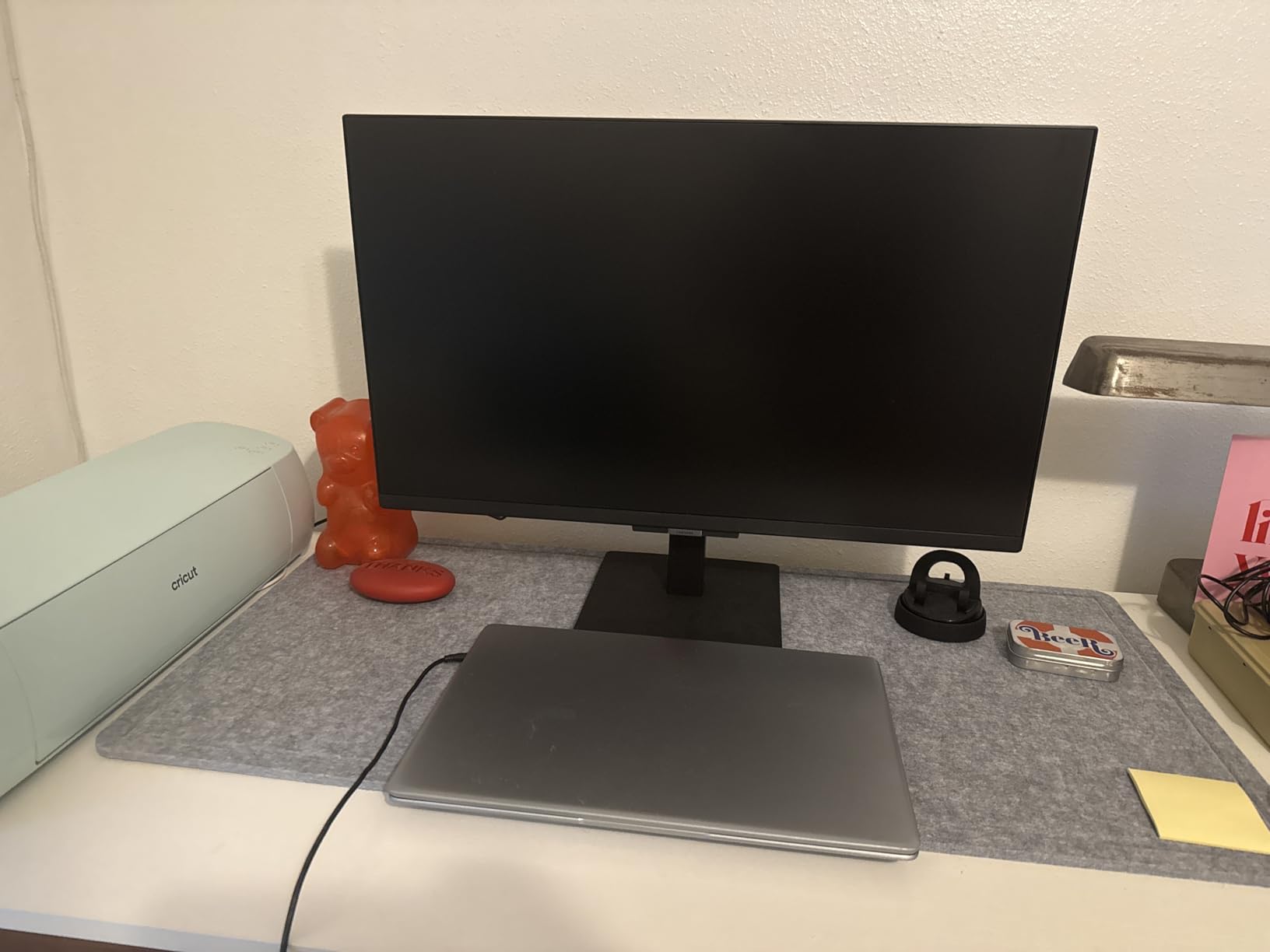 Samsung 27-Inch M5 (M50F) Series FHD Smart Monitor with Streaming TV, Speakers, HDR10, Gaming Hub, Multiple Ports, Workout Tracker, Vision Accessibility Tools customer photo 1