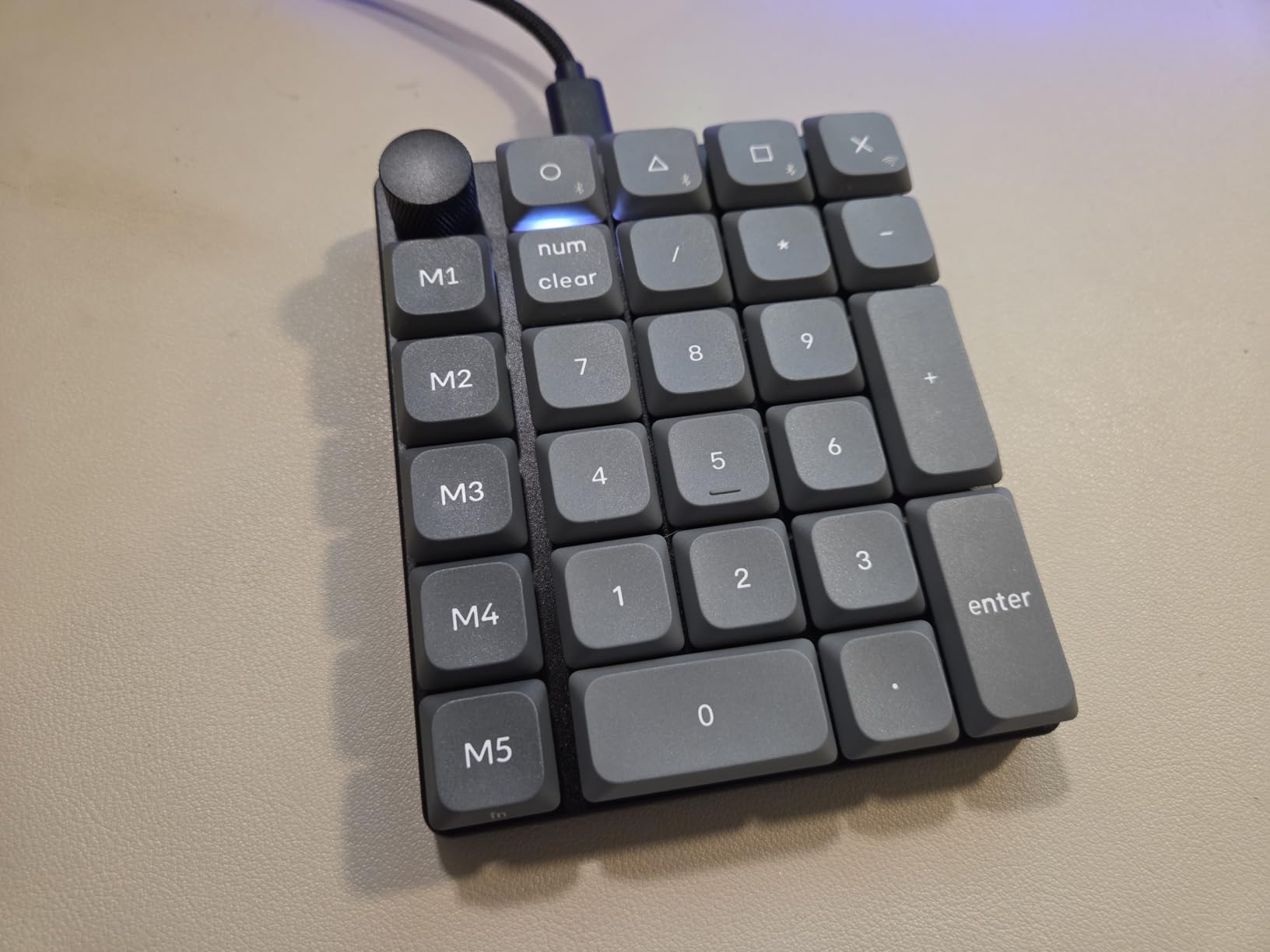 Keychron K0 Max Wireless Low-Profile Number Pad, QMK/VIA Programmable, Hot-Swappable Banana Switch, RGB Backlit, 2.4GHz & Bluetooth 5.3, 1000Hz Polling Rate, with Knob, for Windows/Mac customer photo 1