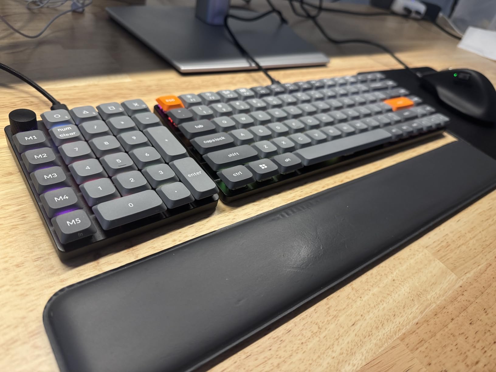 Keychron K0 Max Wireless Low-Profile Number Pad, QMK/VIA Programmable, Hot-Swappable Banana Switch, RGB Backlit, 2.4GHz & Bluetooth 5.3, 1000Hz Polling Rate, with Knob, for Windows/Mac customer photo 2