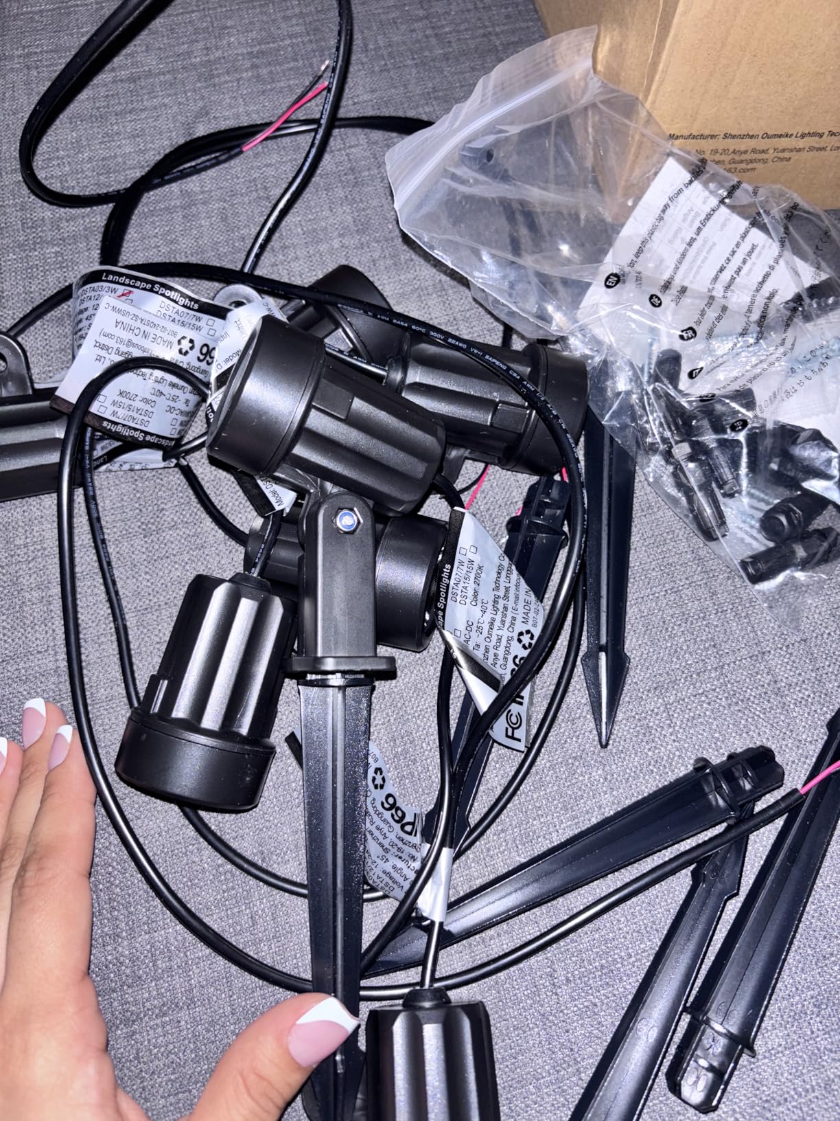 ZZXX All-in-One LED Landscape Lighting Kit, 4-Pack Low Voltage Landscape Lights with Transformer 32FT Wire and Connectors, 2700K Waterproof Outside Spotlights for Yard Garden Tree Pathway House customer photo 1