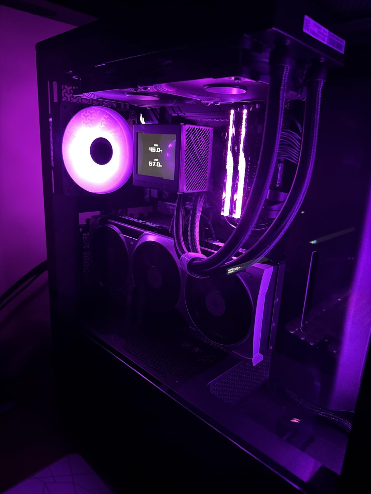 Vertical GPU Mount Bracket with PCIe 4.0 Riser Cable, 200mm x16 High Speed Extension, Dual Reverse Connector for RTX 4090/3090 customer photo 2