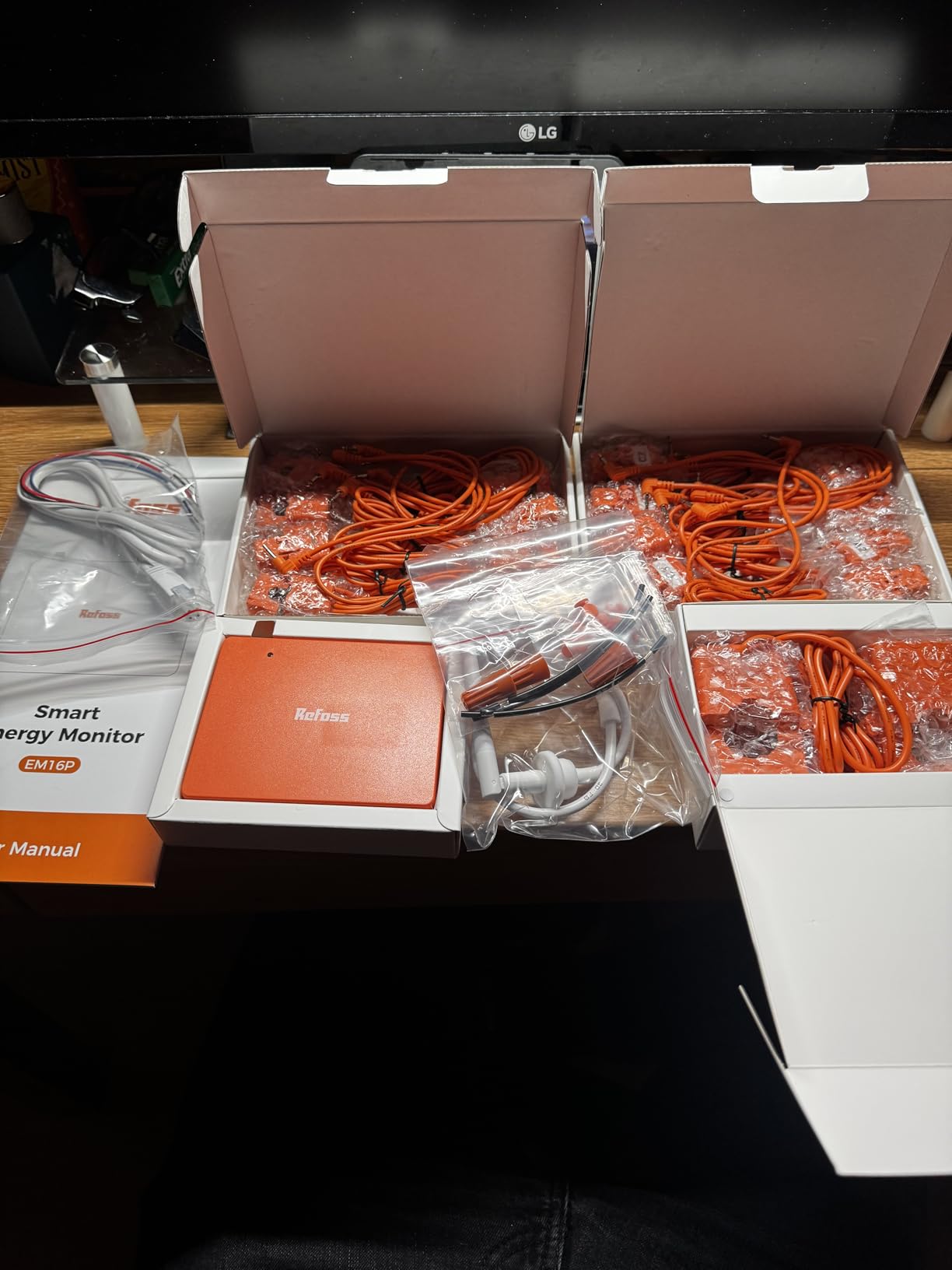 Refoss Smart Home Energy Monitor Real-Time Electricity Usage Monitor with 16x60A Circuit Sensor, Energy Meter, Local Data Storage with Open API & Web UI, Home Assistant, Solar Metering, ETL Certified customer photo 2