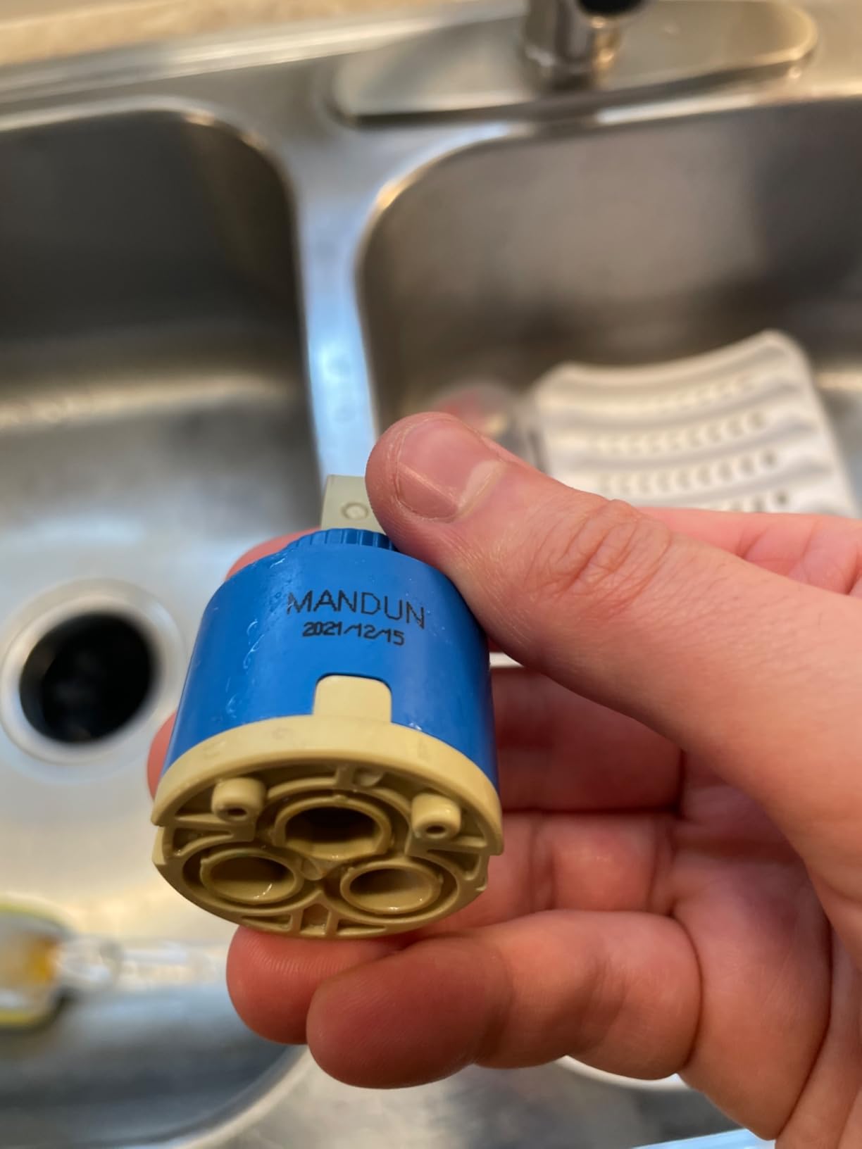 WEWE Touchless Kitchen Sink Faucet with Soap Dispenser, Single Handle Kitchen Faucets with Pull Down Sprayer Smart Motion Sensor Stainless Steel, Brushed Nickel customer photo 1