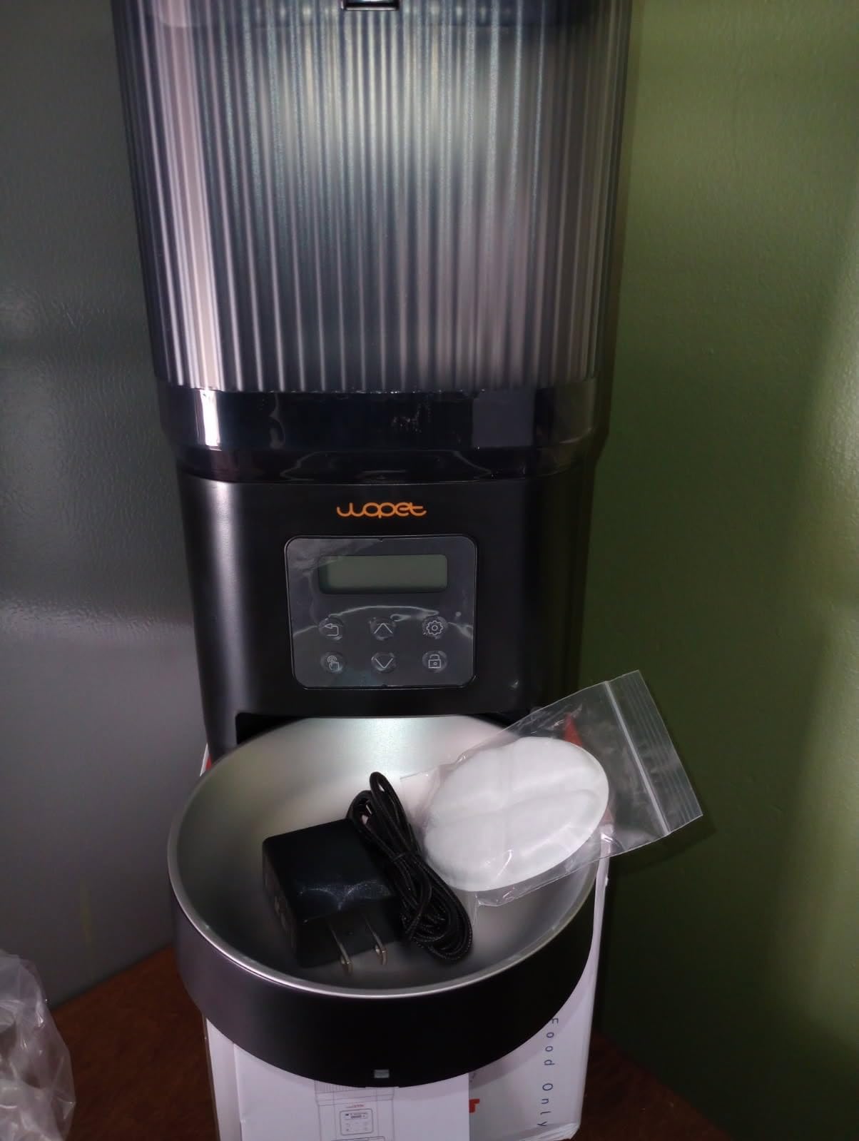 WOPET Automatic Cat Feeder, 5G WiFi Smart Pet Feeder for Dogs and Cats with APP Control, Low Food Sensor, 10s Voice Recorder, Up to 10 Meals Daily, Dual Power Supply, Timed Dog Food Dispenser customer photo 1