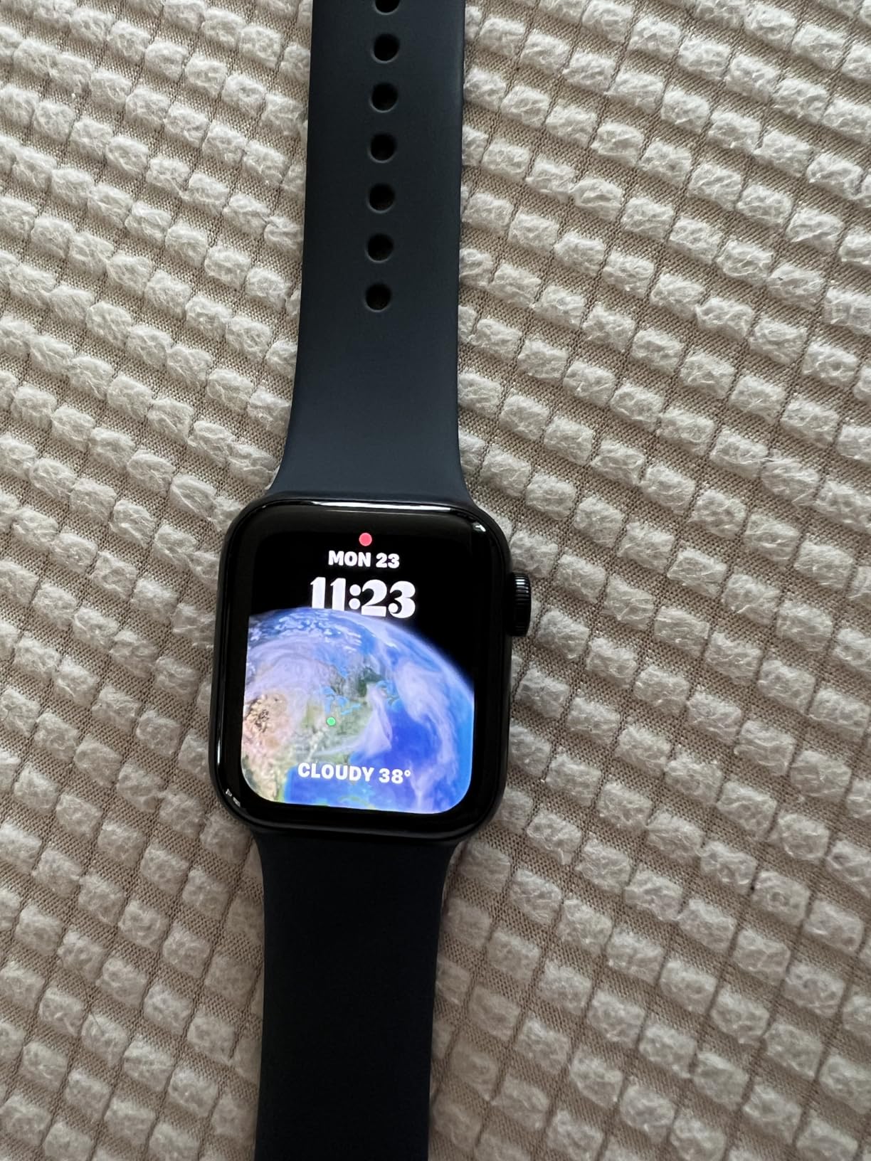 Apple Watch SE 3 [GPS 40mm] Smartwatch with Starlight Aluminum Case with Starlight Sport Band - S/M. Fitness and Sleep Trackers, Heart Rate Monitor, Always-On Display, Water Resistant customer photo 2