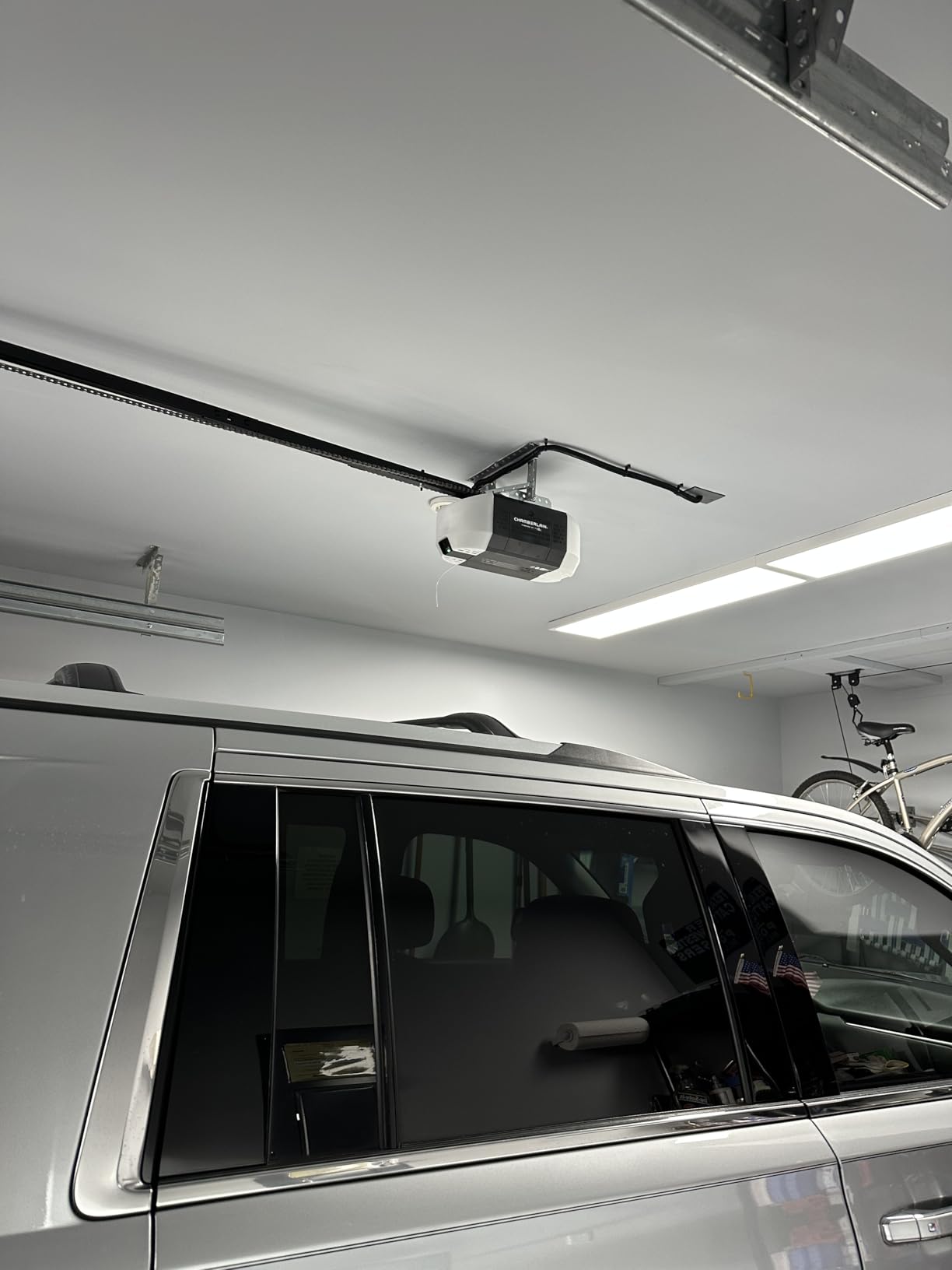 Chamberlain 3/4 HP Chain Drive Smart Garage Door Opener with Fixed Camera, Battery Backup, 2-Bulb Lighting, and myQ Connectivity customer photo 1