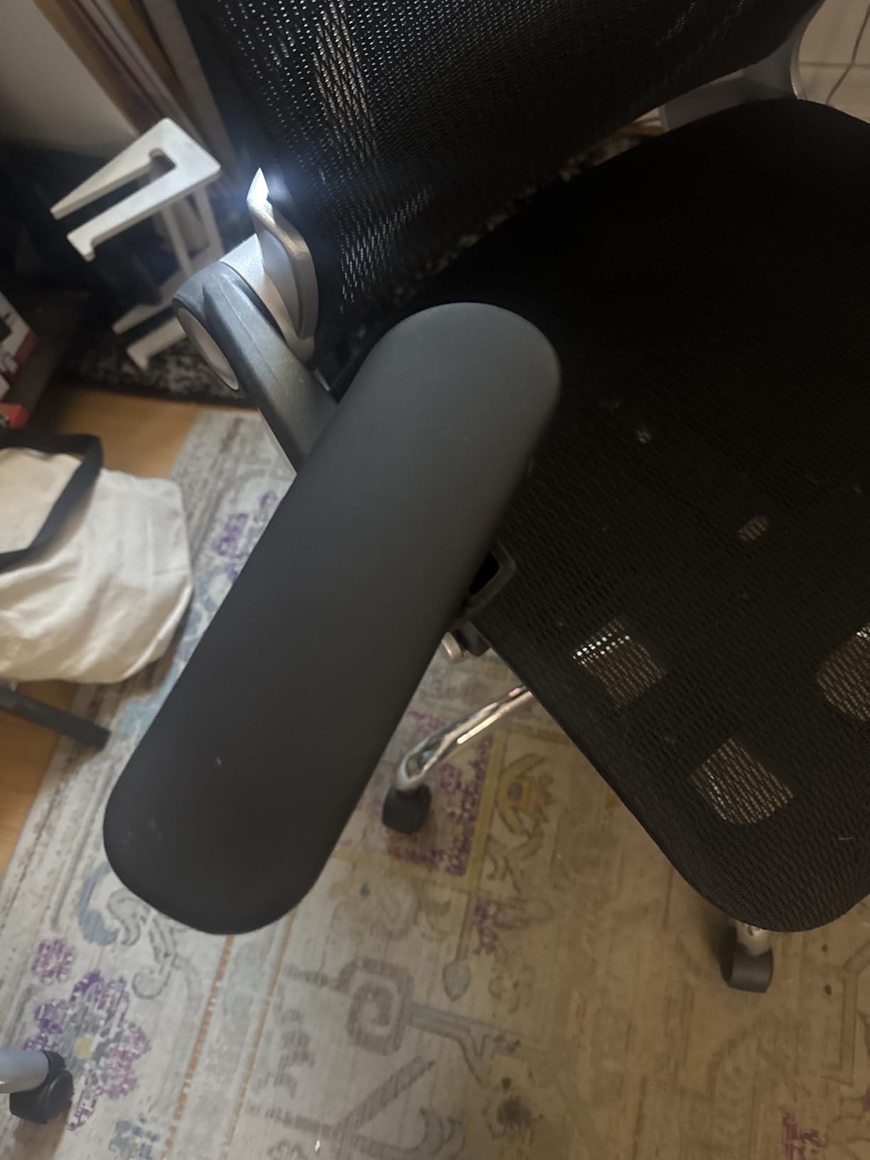 Ergonomic Office Chair, Mesh Seat Cushion with 3D Armrests and 3D Headrest, Adjustable Lumbar Support with 90-120° Rocking Function, SGS Class 4 Gas Clylinder, Black customer photo 1