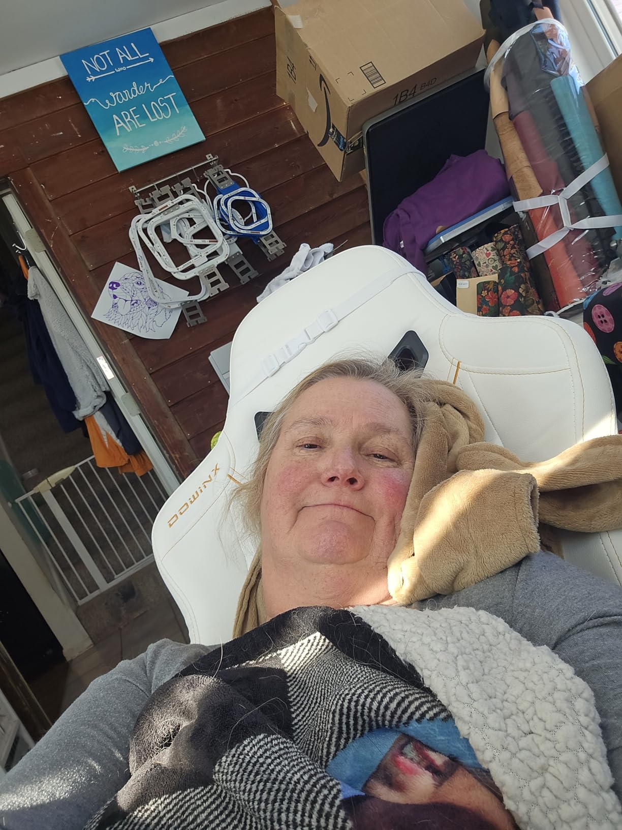 Dowinx Gaming Video Gaming Chair with Shiatsu Neck Massager and Lumbar Support for Home Office High Back Recliner Height Adjustable Ergonomic Comfy Leather Computer Desk Chair (Ivory) customer photo 1