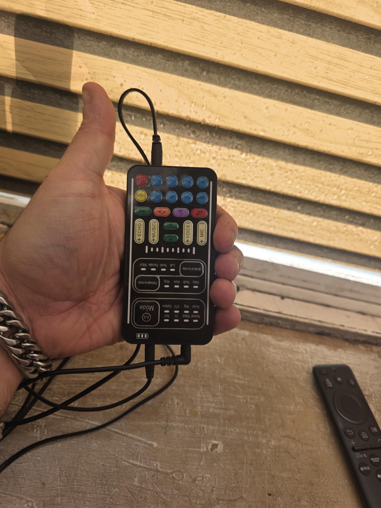 Portable Voice Changer Sound Card & Sound Effect Board Set - 16 Built-in Effects, Real-Time Modulation, with Mic and Monitoring Headphones, Compatible with PS5/PS4/Xbox One/S/X/PC/Laptop/Phone customer photo 2