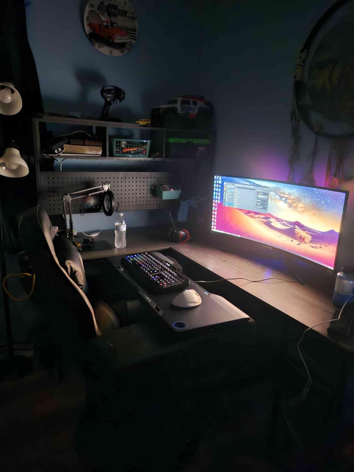 Couchmaster CYCON³ Samurai Edition with HORIZONLIGHT Bar, Ultimate Ergonomic USB-Hub Gaming Lap Desk for Couch and Bed, Compatible with All Keyboards and Mouse/Mice, Laptops, PCs, PS4/5, Xbox customer photo 1