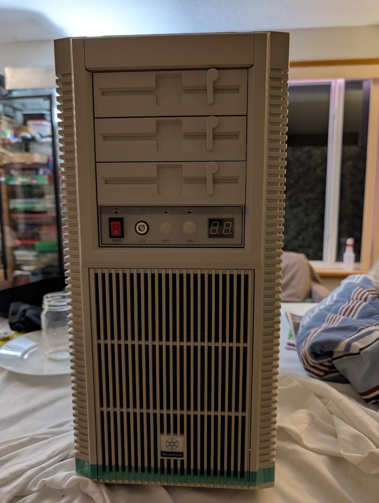 Silverstone Technology FLP02W Retro-Inspired Tower Chassis with High-Performance Cooling and Expansion Support, SST-FLP02W customer photo 2