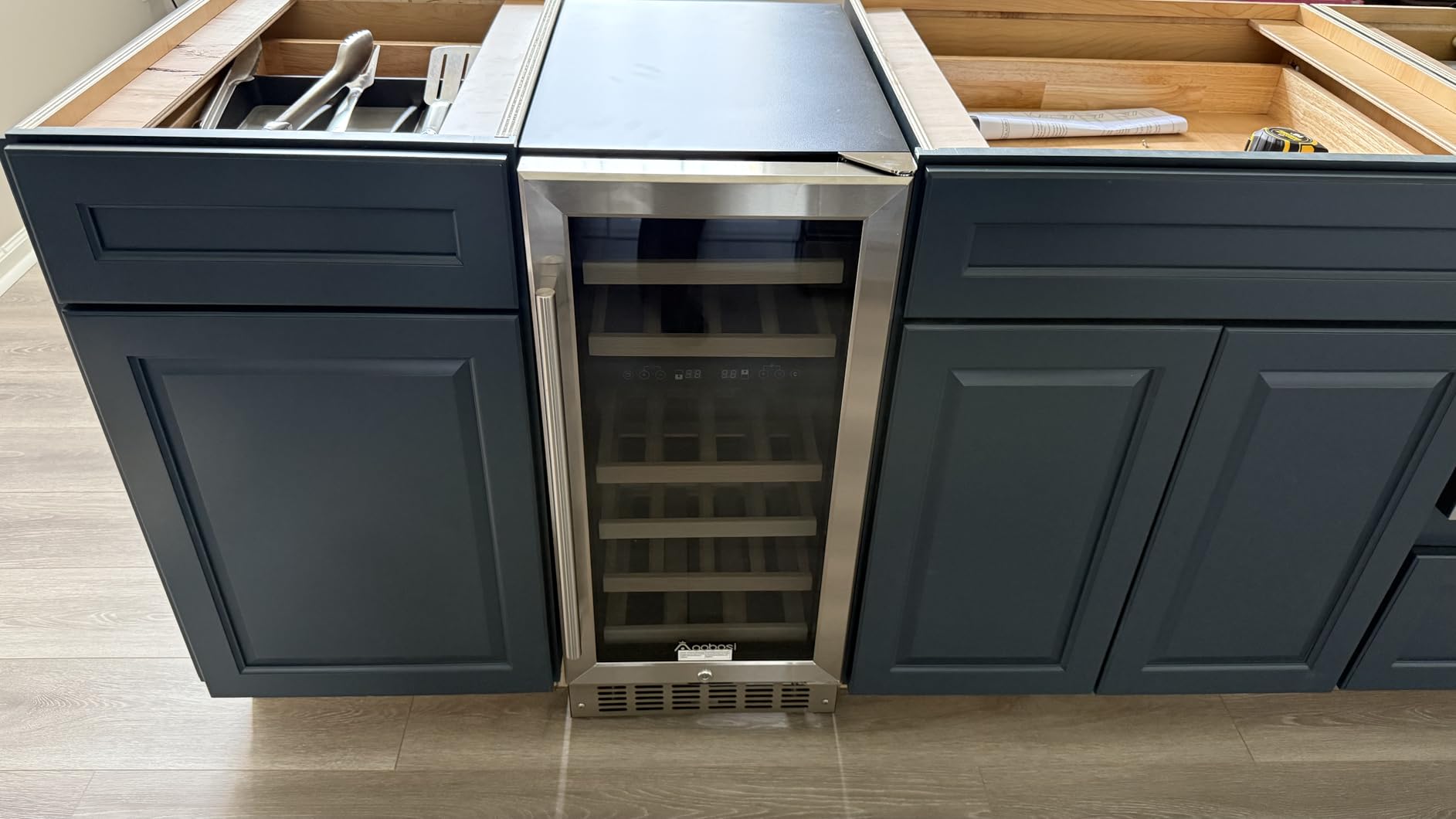 AAOBOSI 46 Bottles Wine Fridge, 24 Inch Wine Cooler with Dual Zone, Freestanding and Built-in Wine Refrigerator with Blue LED Light and Adjustable Shelves customer photo 1