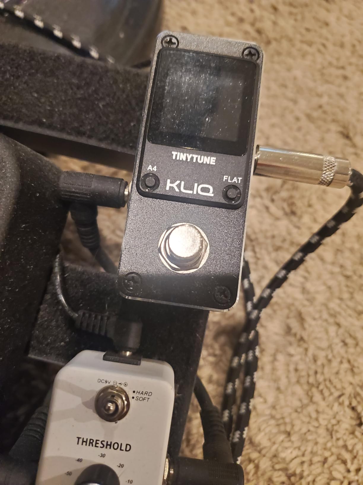 KLIQ TinyTune Pro Stage Tuner Pedal for Guitar & Bass, Mini Chromatic Pedal with True Bypass, Silent Switch, Flat Tuning, LED Display & Pitch Calibration customer photo 1