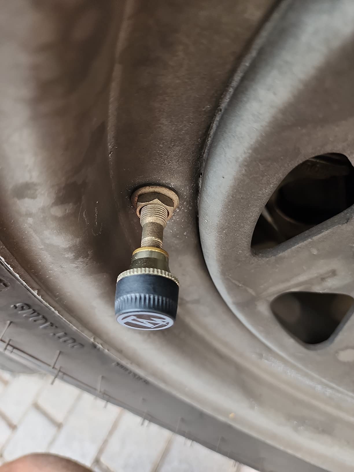 TireMinder Smart TPMS with 4 Transmitters for RVs, MotorHomes, 5th Wheels, Motor Coaches and Trailers customer photo 1