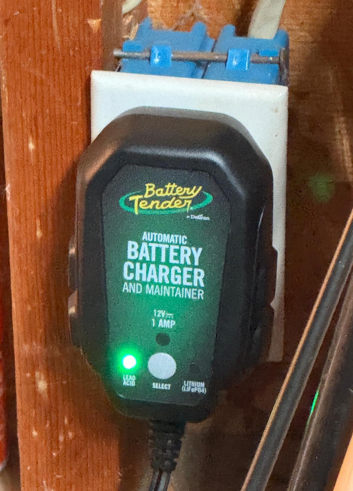 Battery Tender Junior 12V, 800mA Battery Charger and Maintainer for Lead Acid and Lithium Batteries - Switchable Battery Charger for Powersports - 022-0199-DL-WH customer photo 1