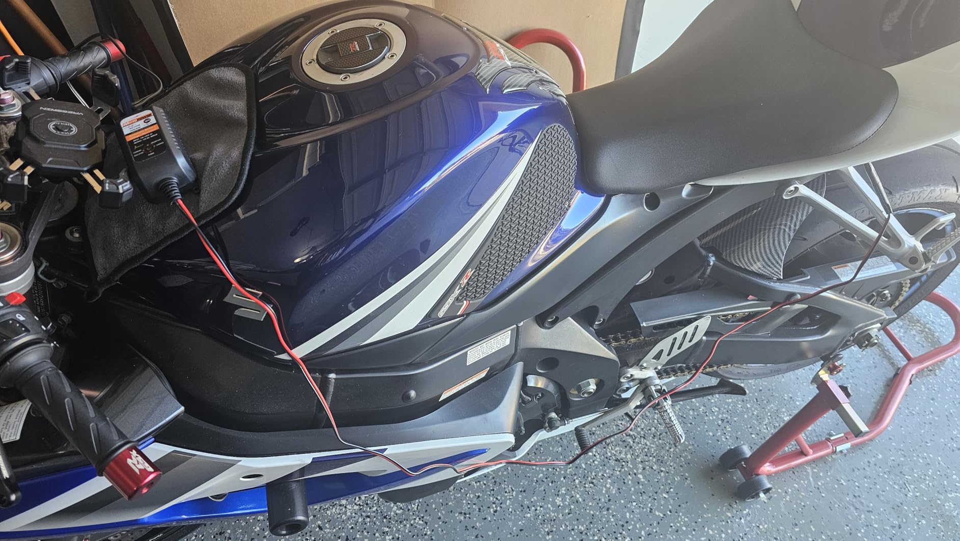 MOTOPOWER MP00205C 12V 800mA Automatic Battery Charger, Battery Maintainer, Trickle Charger, and Battery Desulfator customer photo 1