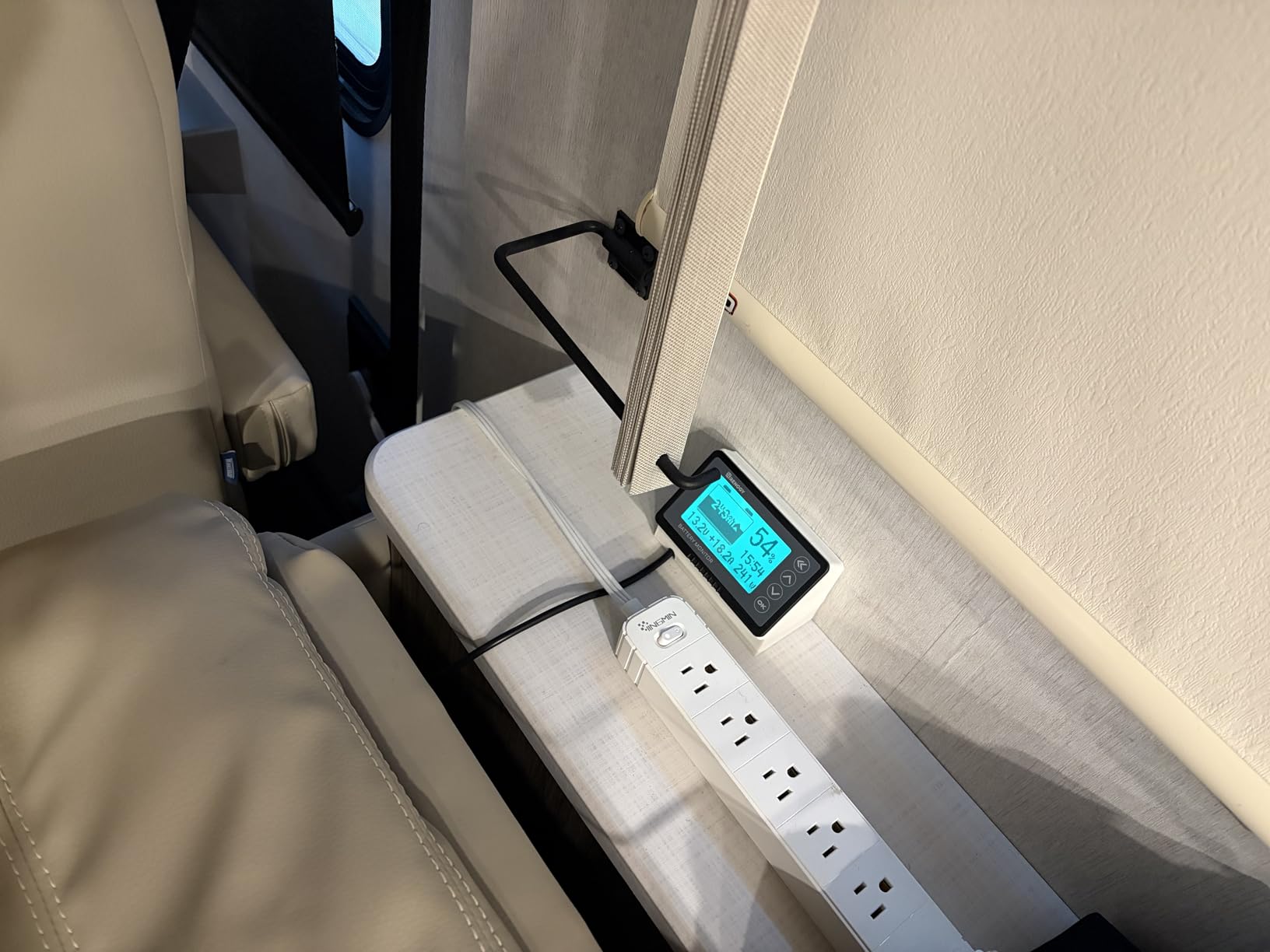 Renogy 500A Battery Monitor with Shunt, High and Low Voltage Programmable Alarm, Range 10V-120V up to 500A, 20ft Shielded Cable, Compatible 12V Lithium Sealed, Gel, Flooded Batteries,Black customer photo 2