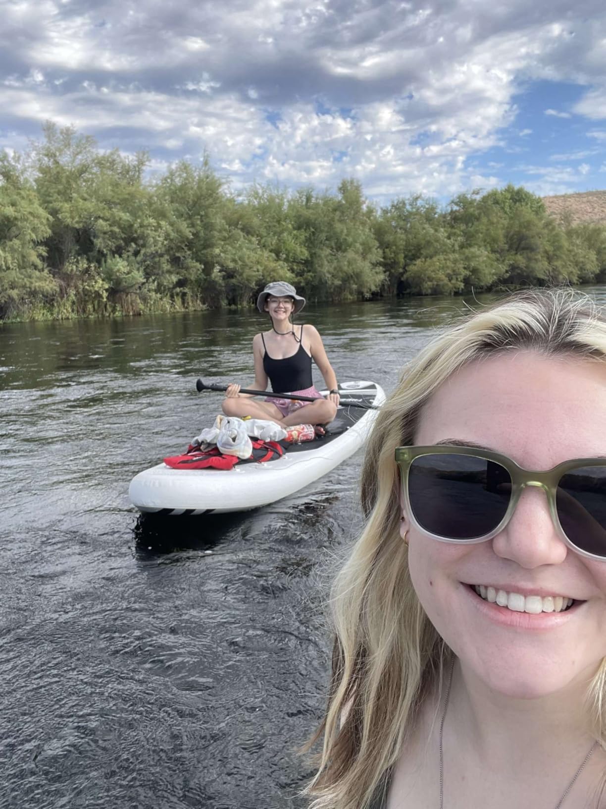 SereneLife Inflatable Stand Up Paddle Board - Wide Stable Design, Non-Slip Deck for Adults & Youth with Premium Paddle Board Accessories: Carry Bag, Dual Action Pump, Paddle, Ankle Leash - 10'6