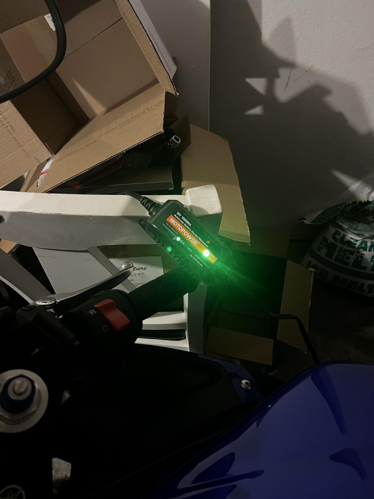 MOTOPOWER MP00205B 12V 1000mA Automatic Battery Charger, Battery Maintainer, Trickle Charger, and Battery Desulfator with Timer Protection - Grey customer photo 1