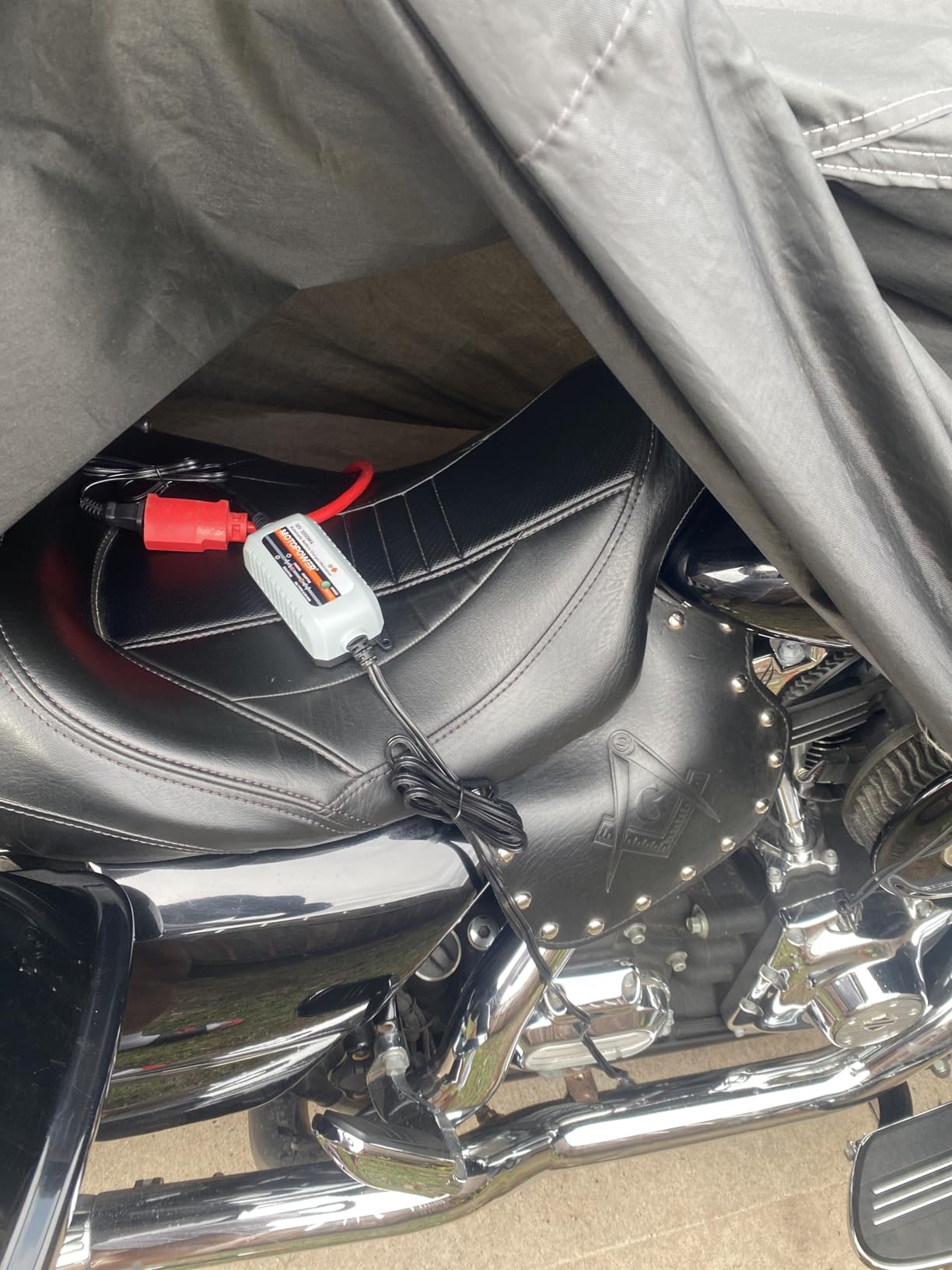 MOTOPOWER MP00205B 12V 1000mA Automatic Battery Charger, Battery Maintainer, Trickle Charger, and Battery Desulfator with Timer Protection - Grey customer photo 2