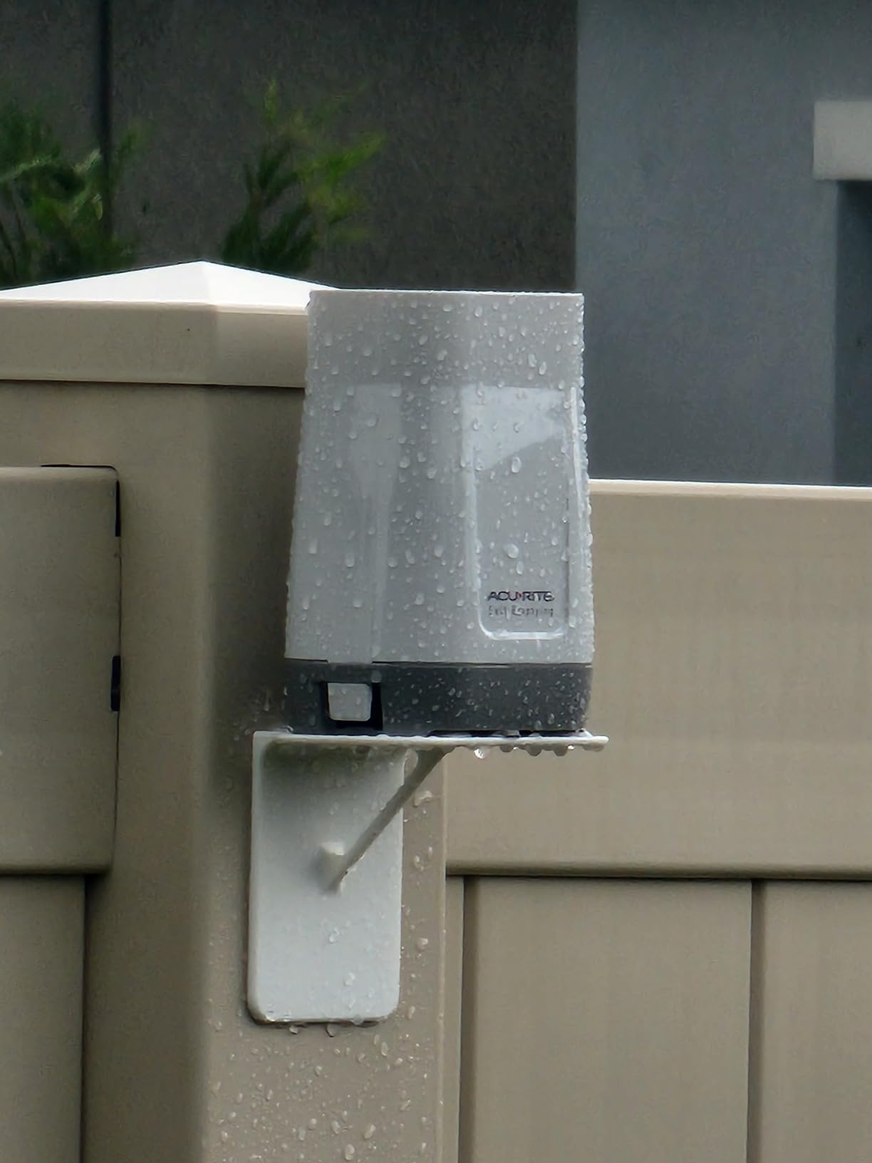 AcuRite (02446M) Self-Emptying Wireless Rain Gauge with Indoor Display customer photo 2
