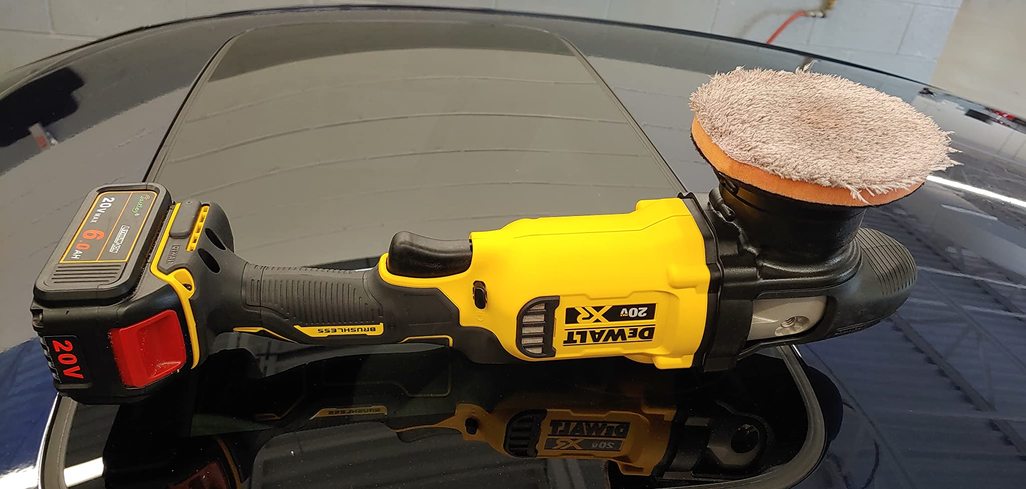DEWALT 20V MAX* XR Cordless Polisher, Variable-Speed, Random Orbit, 5-Inch, Tool Only (DCM848B) customer photo 2