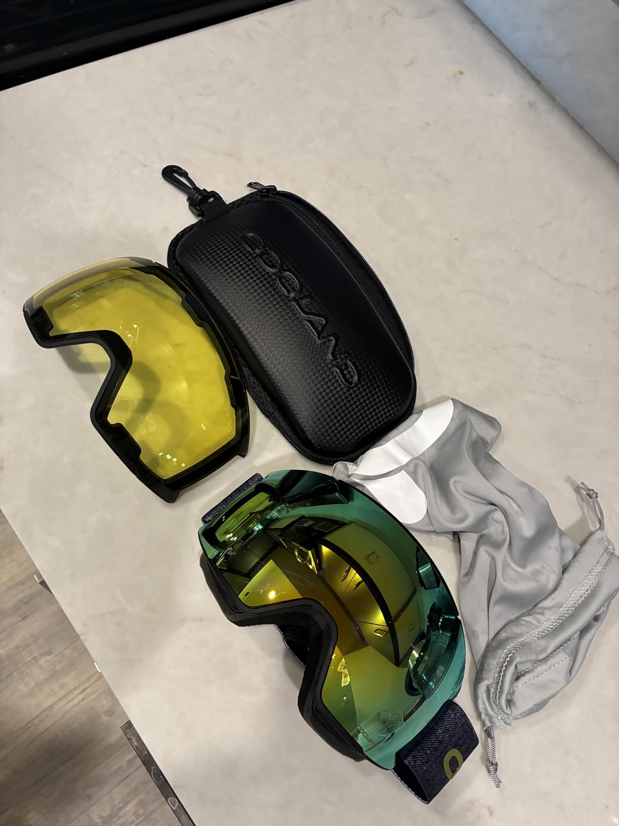 Odoland Magnetic Interchangeable Ski Goggles Set with 2 Lens, Anti-Fog UV Protection Snowboard Snow Goggles for Men Women customer photo 2