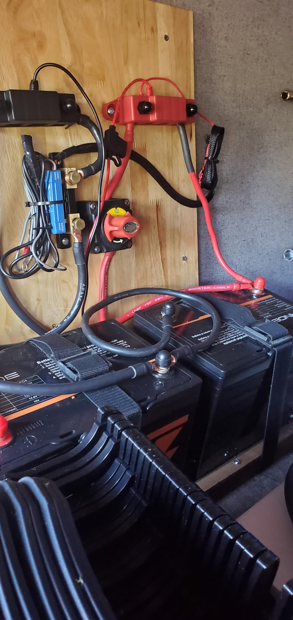 Victron Energy SmartShunt IP65 Battery Monitor (Bluetooth) - Victron Smart Shunt - 6.5V-70V, 300 amp customer photo 1