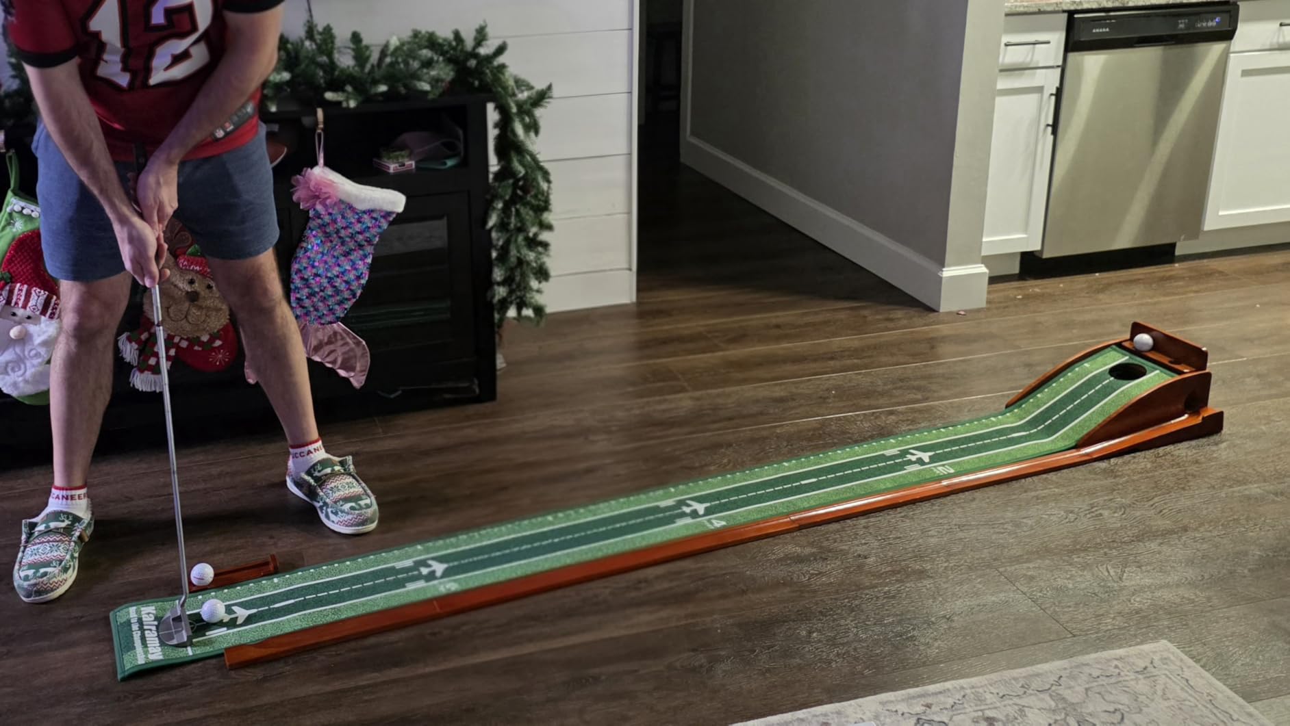 Kalramay Putting Green Indoor Golf Putting Mat - Easy to Assemble with Automatic Ball Return customer photo 2