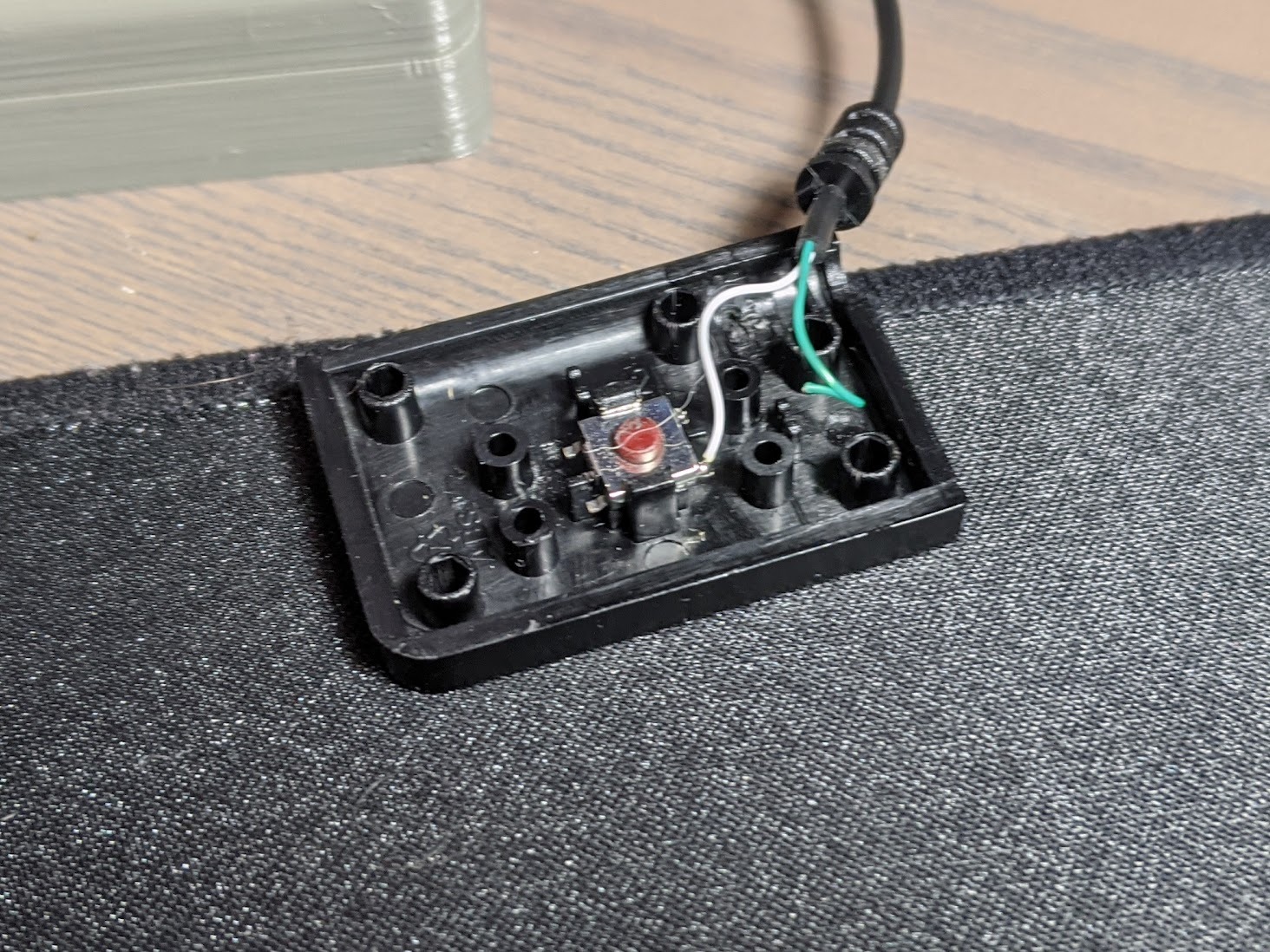 IOGEAR 2-Port USB VGA Cabled KVM Switch - 2048 x 1536 - Remote Button Switch - Plug n Play - PC, MAC, SUN - GCS22U customer photo 1