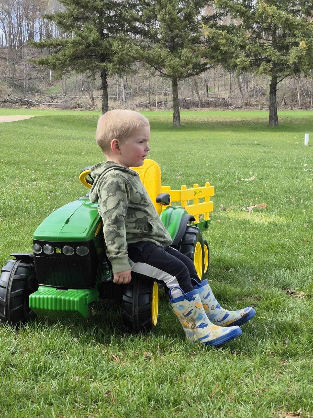 Peg Perego John Deere Ground Force Extra-Large 12 volt Ride-On Tractor with Trailer & FM Radio, Durable Design for Kids Ages 3-7 customer photo 2