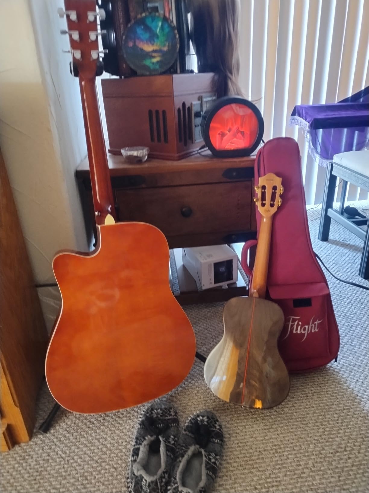 Jameson Guitars Full Size Thinline Acoustic Electric Guitar with Free Gig Bag Case & Picks Black Right Handed customer photo 1