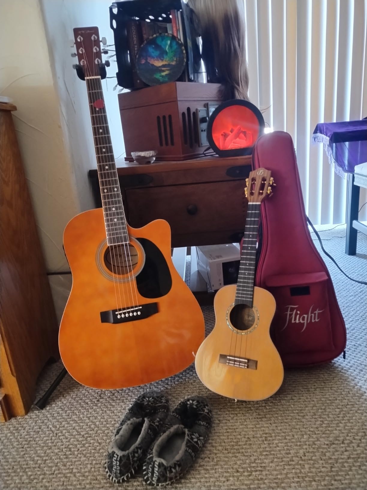 Jameson Guitars Full Size Thinline Acoustic Electric Guitar with Free Gig Bag Case & Picks Black Right Handed customer photo 2