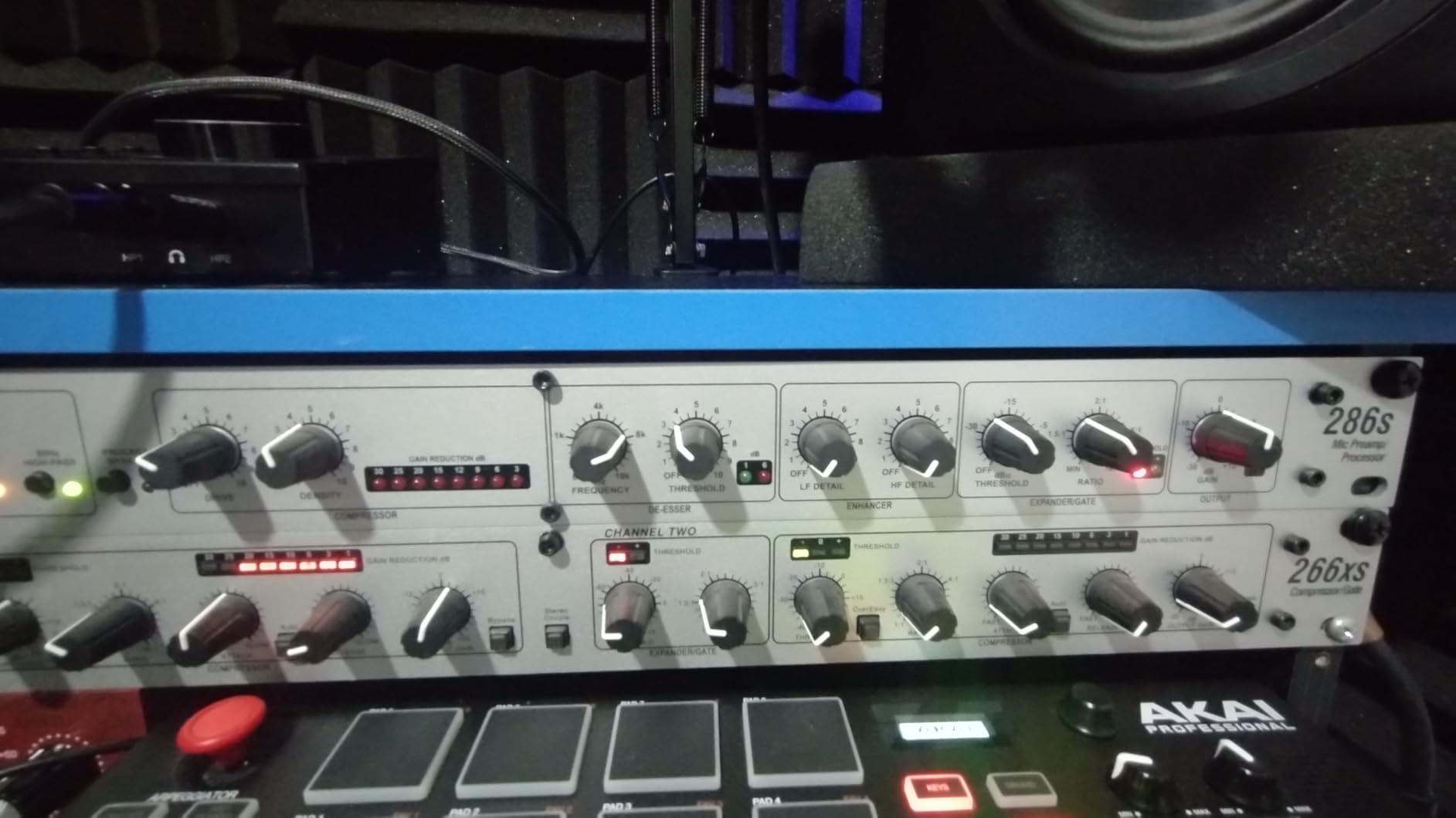 dbx DBX286SV Microphone Preamp & Channel Strip Processor with Compression, De-Esser, Enhancer, Expander/Gate customer photo 2