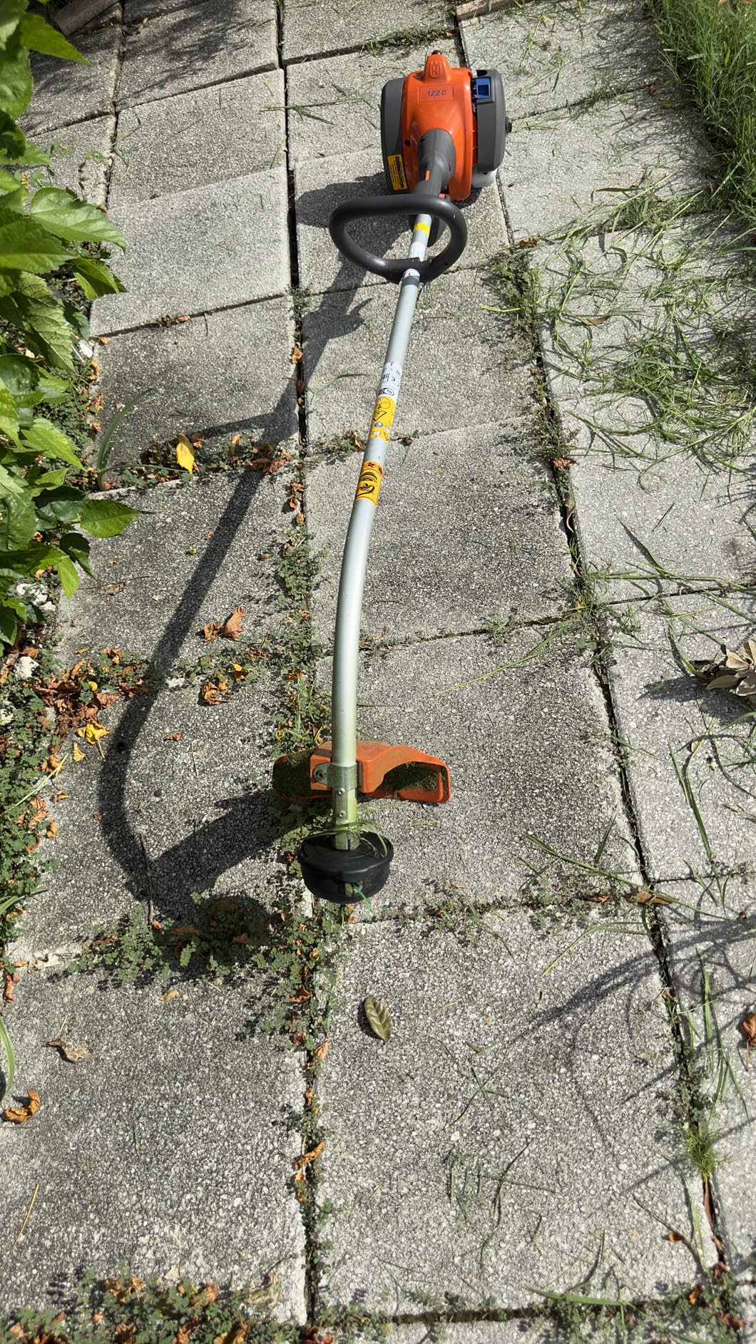 Husqvarna 122C Gas String Trimmer, 22-cc 2-Cycle, 17-inch Curved Shaft String Trimmer with Tap N' Go Head, 966712701 customer photo 2