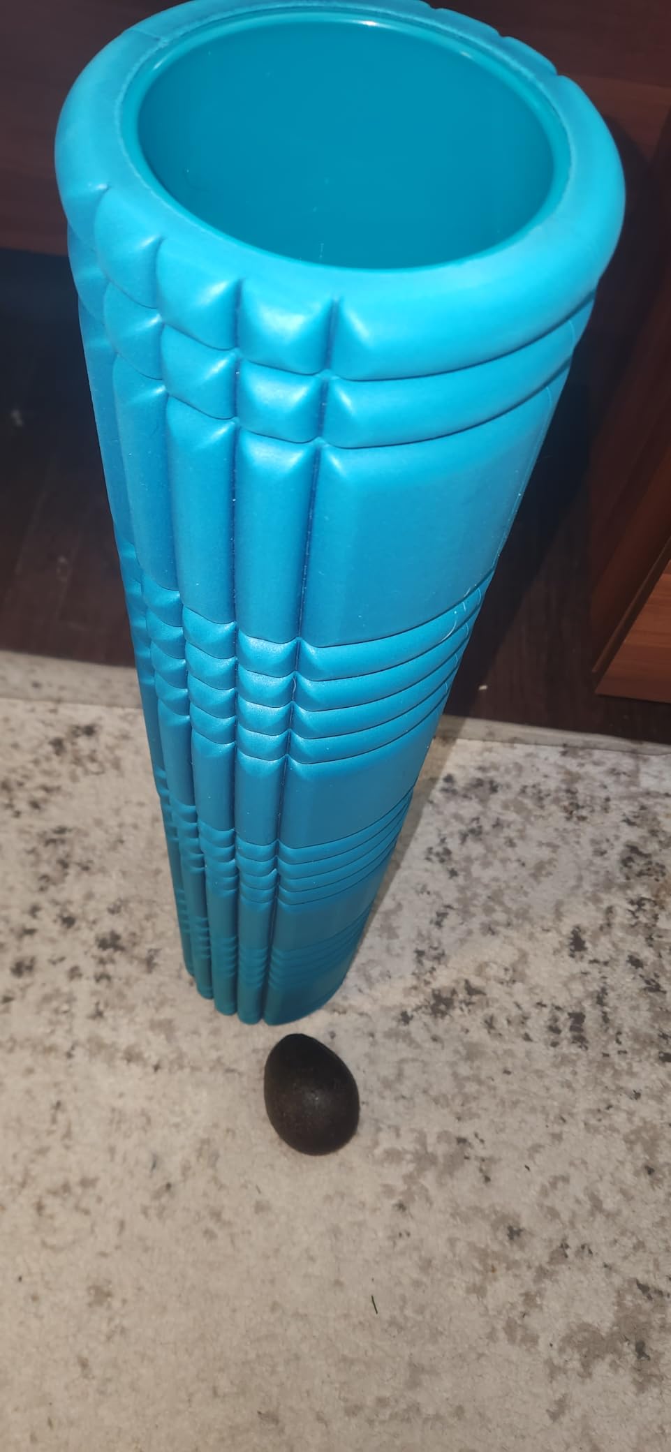 TriggerPoint Grid 2.0 Foam Roller for Deep Tissue Massage and Muscle Recovery, 26 Inch Multi-Density EVA with Hollow Core customer photo 2