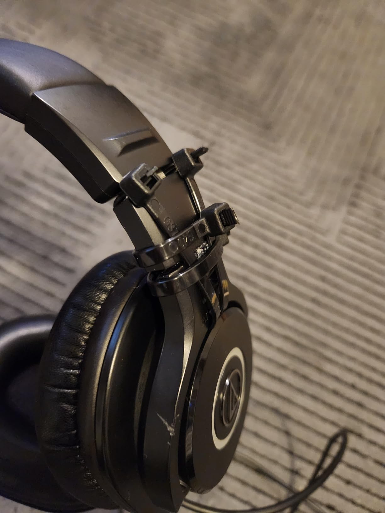 Audio-Technica ATH-M40x Professional Studio Monitor Headphone customer photo 2