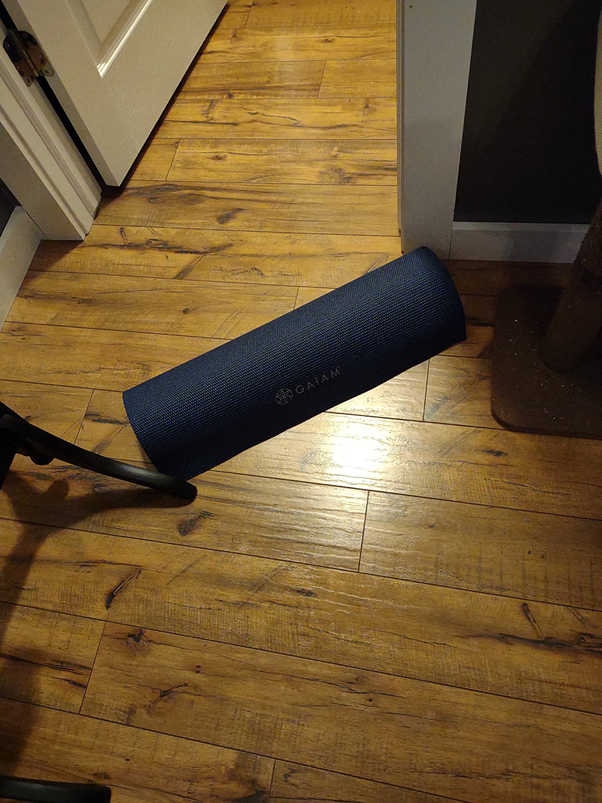 Gaiam Solid Color Yoga Mat, Non Slip Exercise & Fitness Mat for All Types of Yoga, Pilates & Floor Exercises customer photo 1