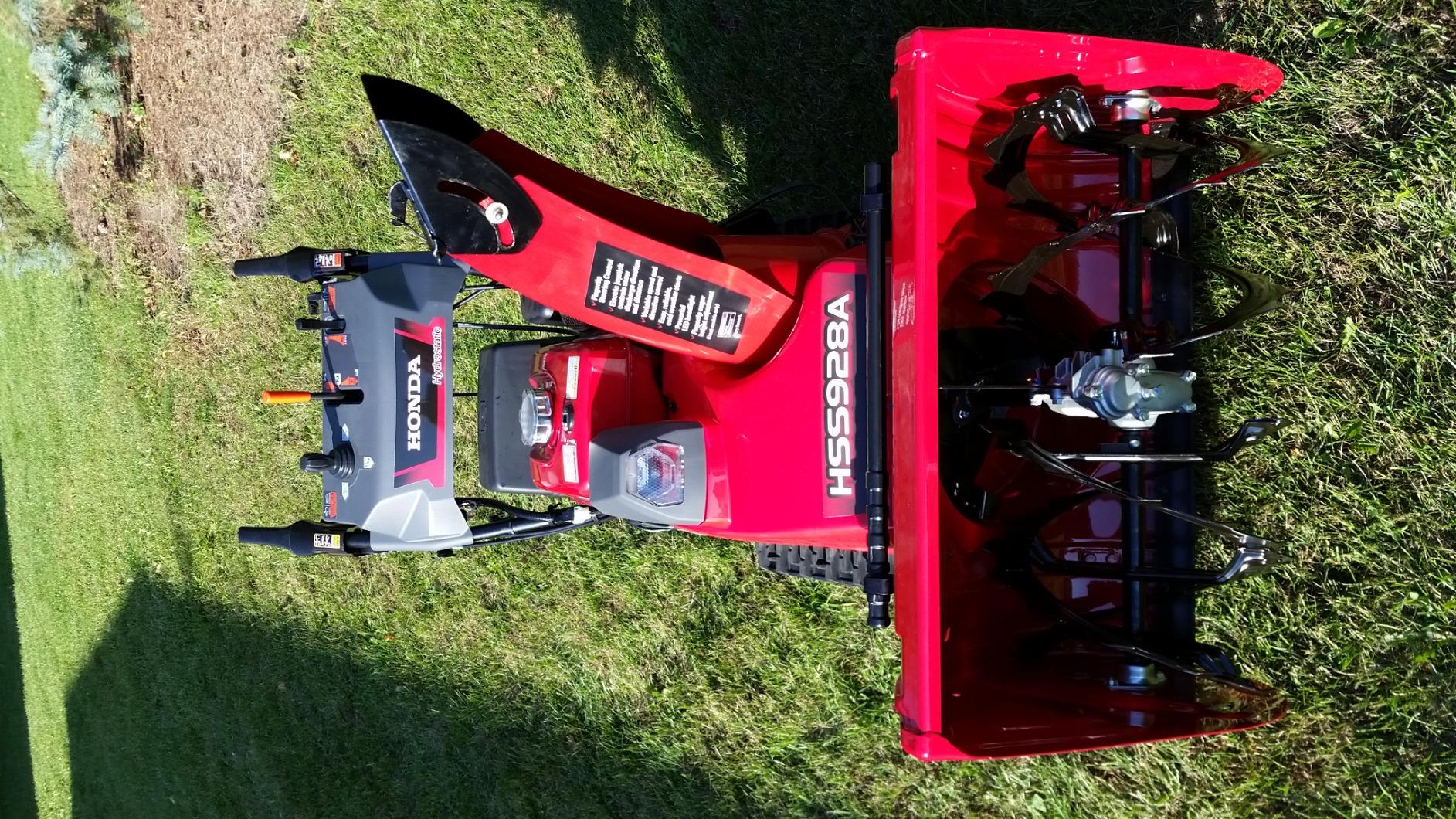 Honda HSS928 28-Inch Two Stage Snow Blower with Electric Start and Track Drive customer photo 2