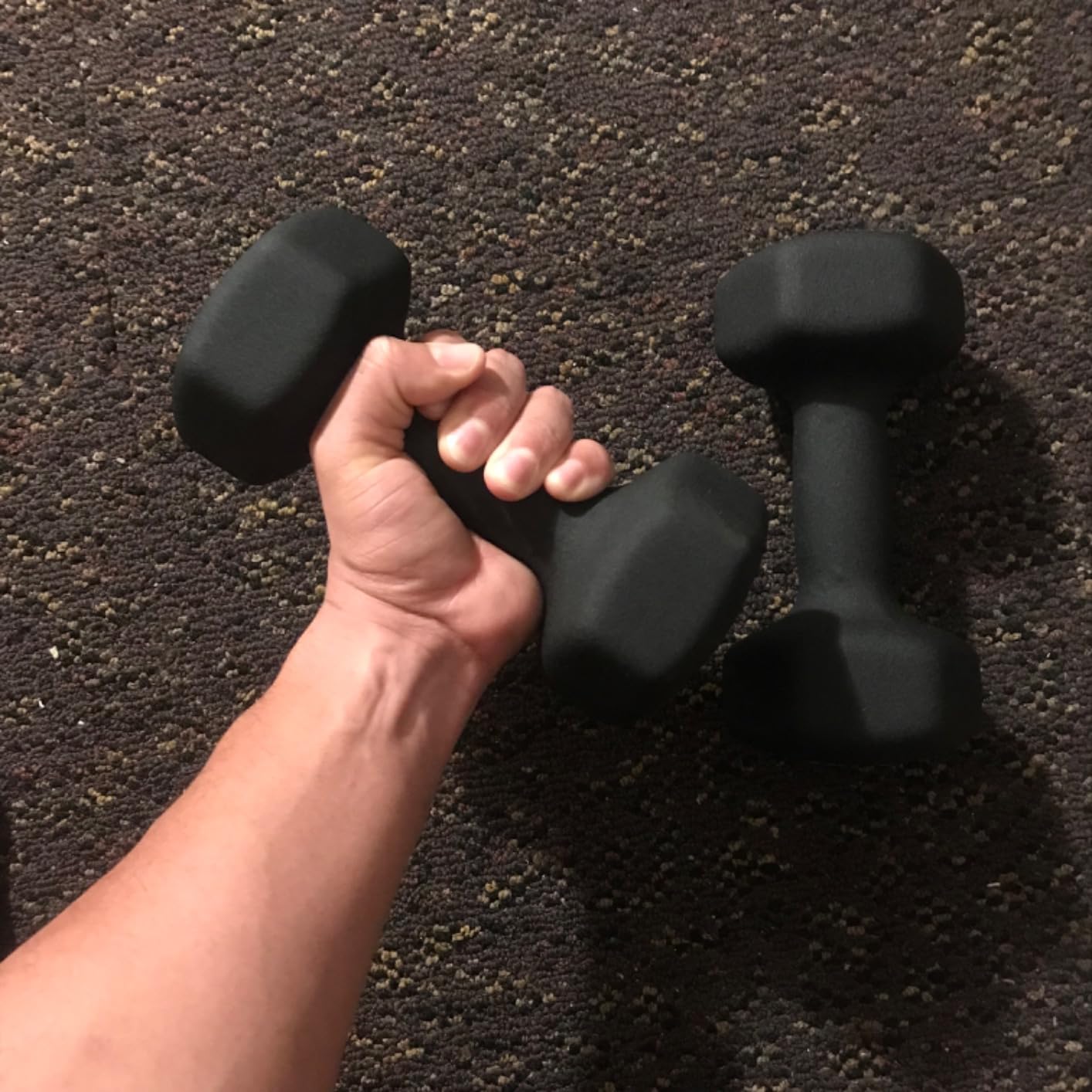 Amazon Basics Neoprene Dumbbell Hand Weights for Exercise and Muscle Toning customer photo 1