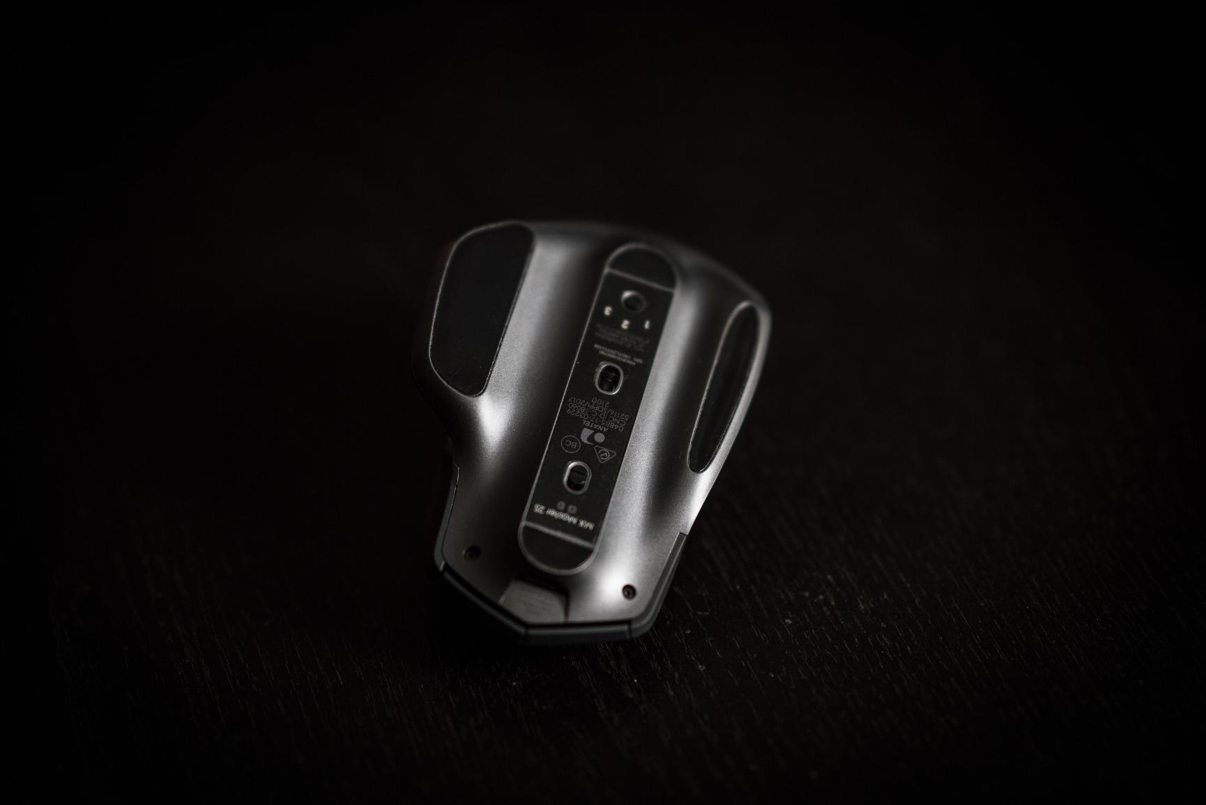 Logitech MX Master 2S Bluetooth Edition Wireless Mouse, Multi-Surface, Hyper-Fast Scrolling, Ergonomic, Rechargeable, Connects Up to 3 Mac/PC Computers, Color-Graphite customer photo 1