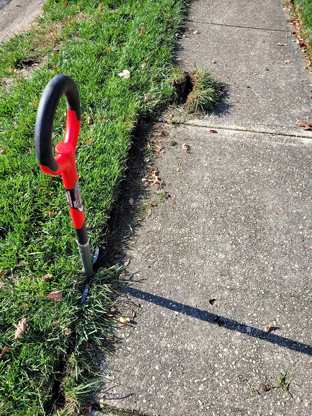 Root Slayer 22611 Serrated Garden Edger for Landscaping, Soil Cutting, and Clean Lawn Borders, Steel Tool, Red customer photo 2
