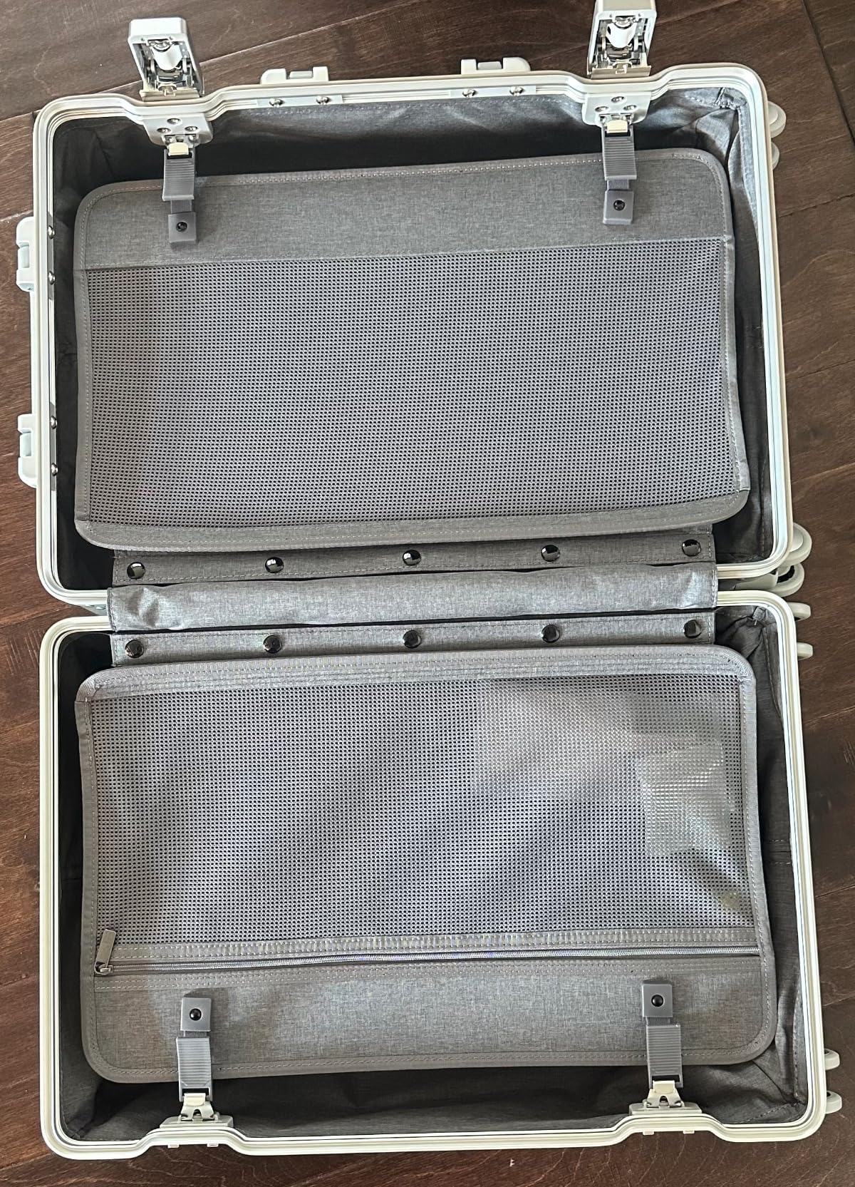 Gibraltar Carry on Luggage, 20 Inch Aluminum Zipperless Luggages Airline Approved, Hardside Suitcase with TSA Lock and Spinner Wheels, Silver customer photo 2