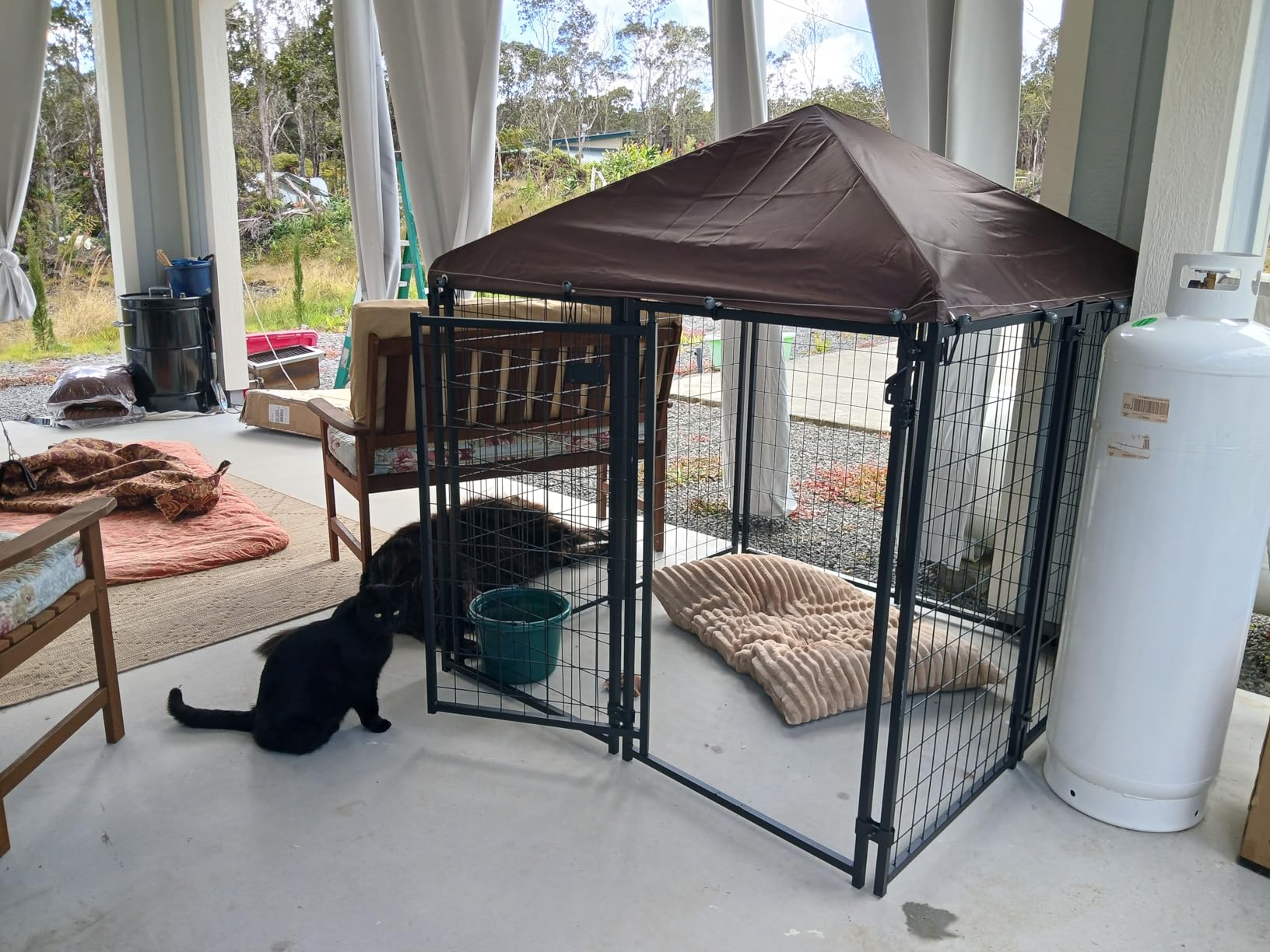 PawHut 4.6' x 4.6' x 5' Outdoor Dog Kennel, Welded Wire Dog Kennel Outside Run with Waterproof & UV Resistant Cover, for S&M Breeds customer photo 1
