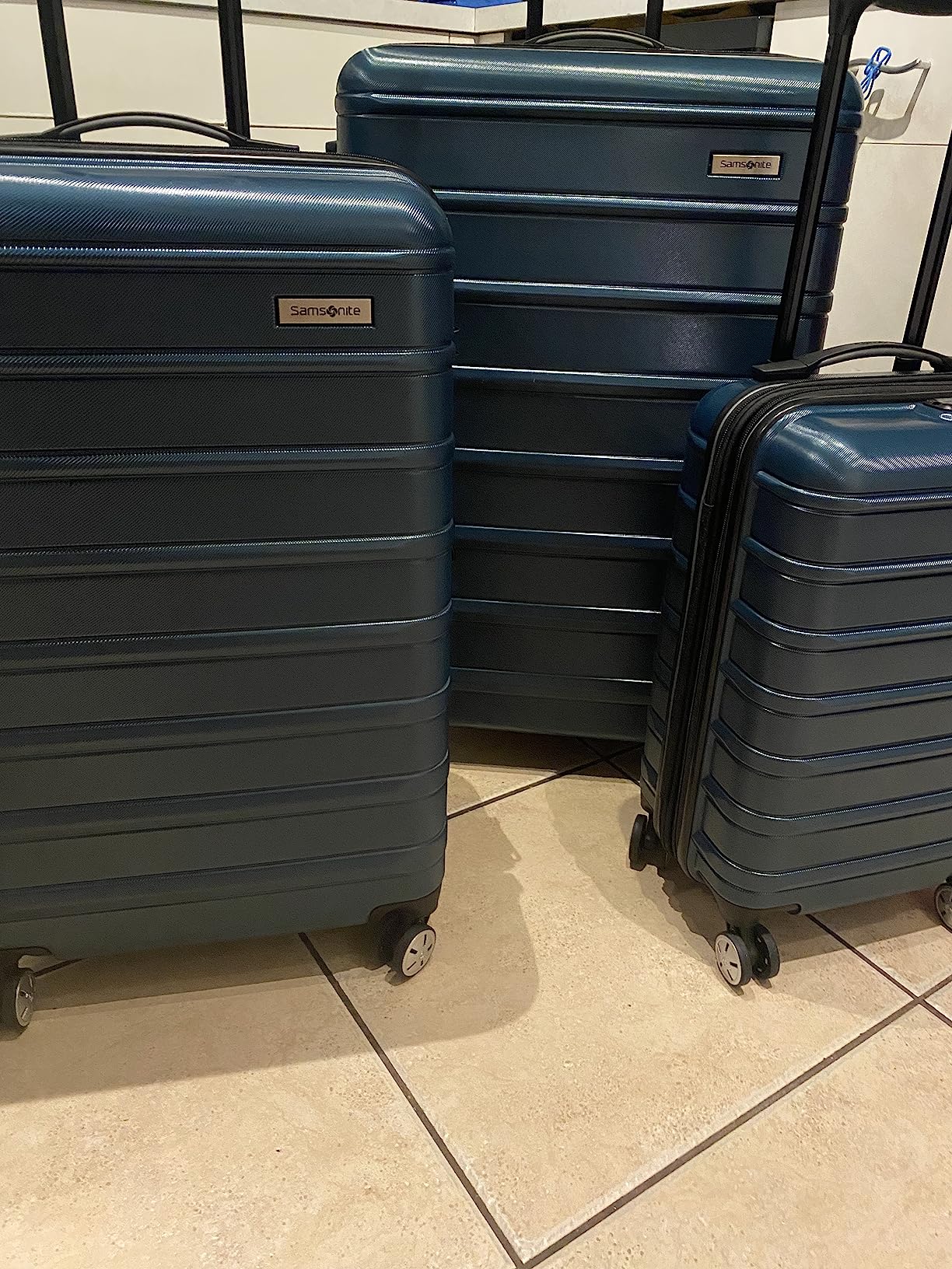 Samsonite Omni 2 Hardside 3 Piece Set - Includes Global Carry-On, Medium, & Large Checked Suitcases - 360° Dual Spinner Wheels - Integrated TSA Lock & Expansion - Artic Silver customer photo 2